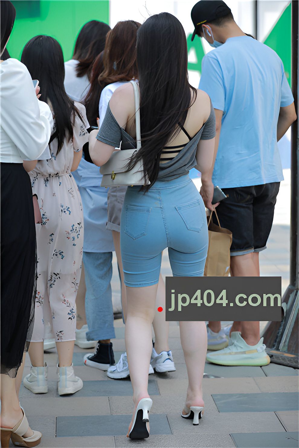 紧身蓝牛美女【套图+视频】