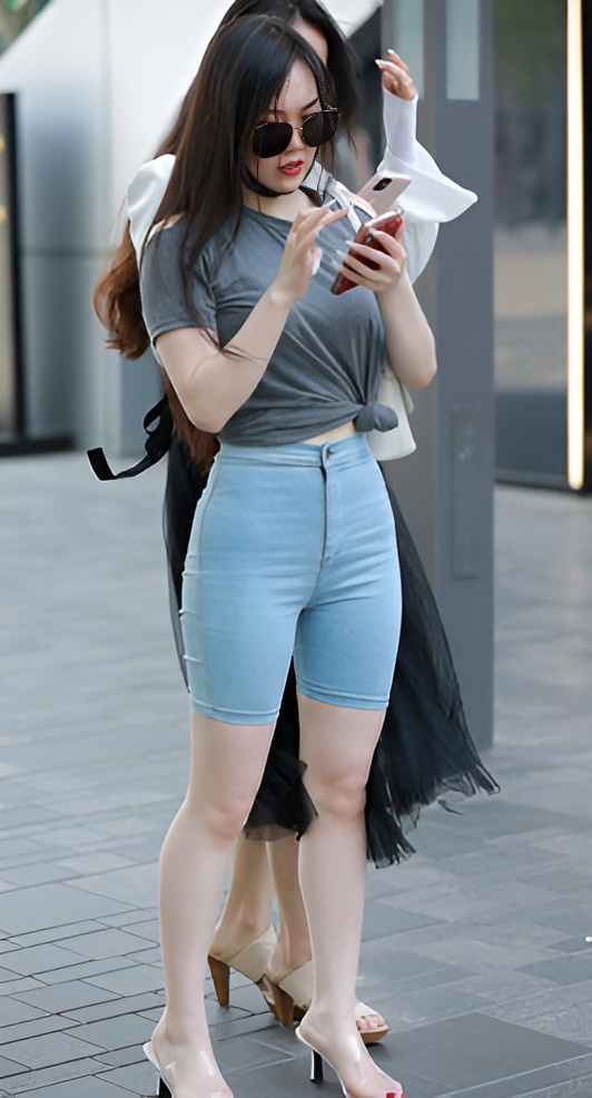 紧身蓝牛美女【套图+视频】