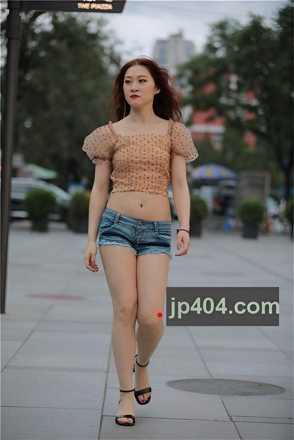 牛仔热裤露腰妹子【套图+视频】