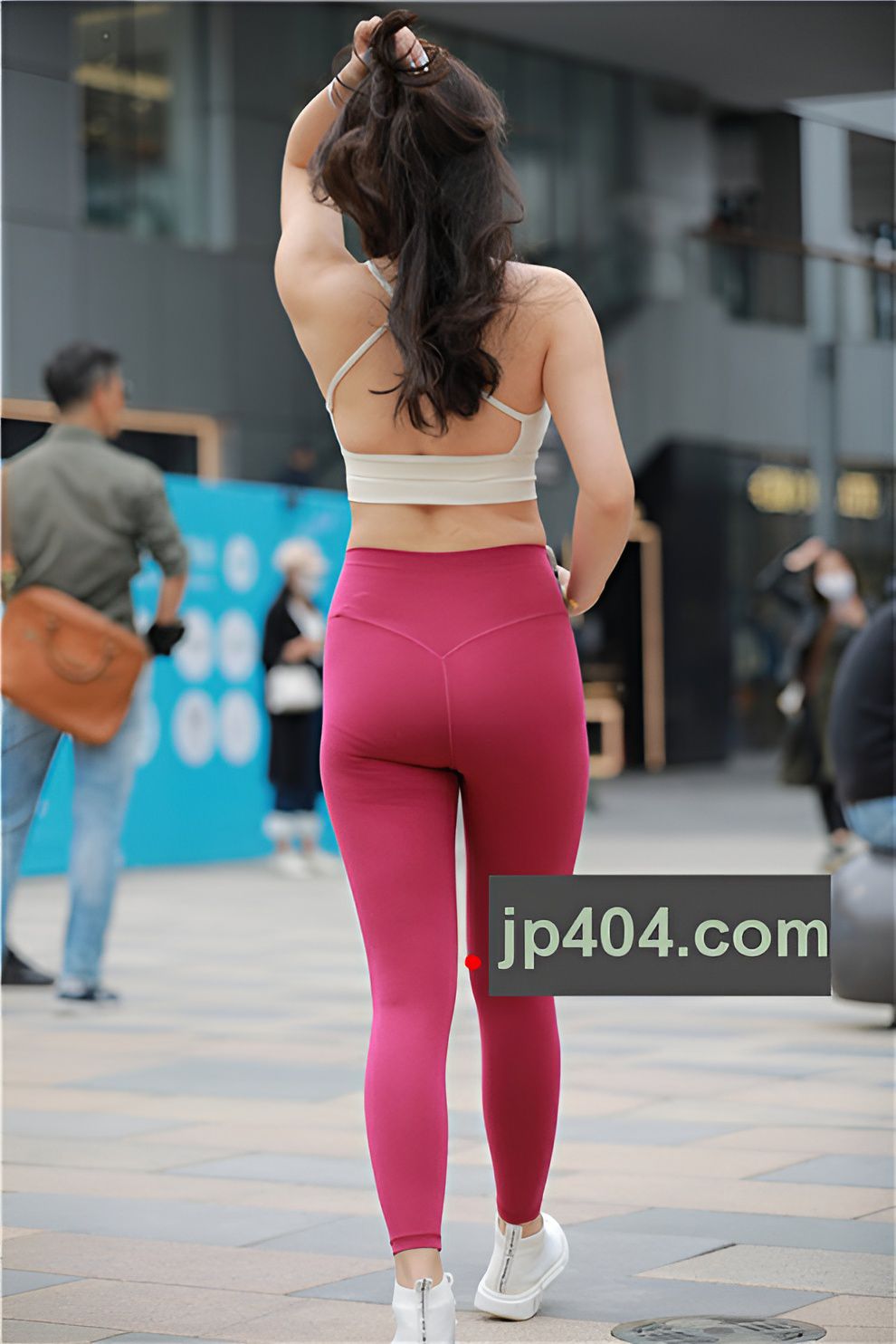 红色紧身裤瑜伽美女【套图+视频】