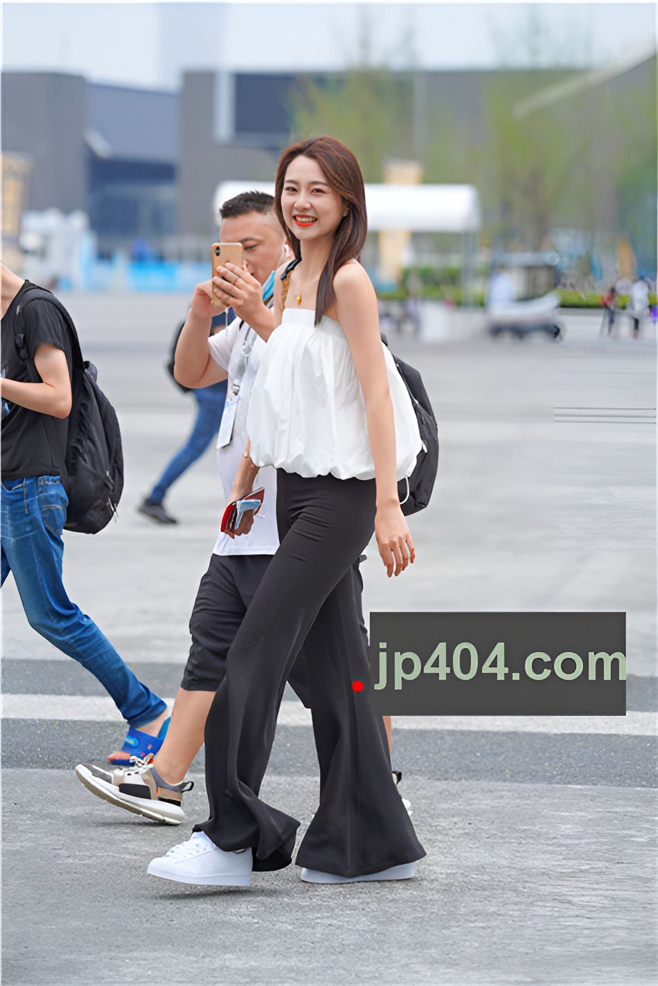 甜甜的黑色喇叭裤女孩【套图+视频】