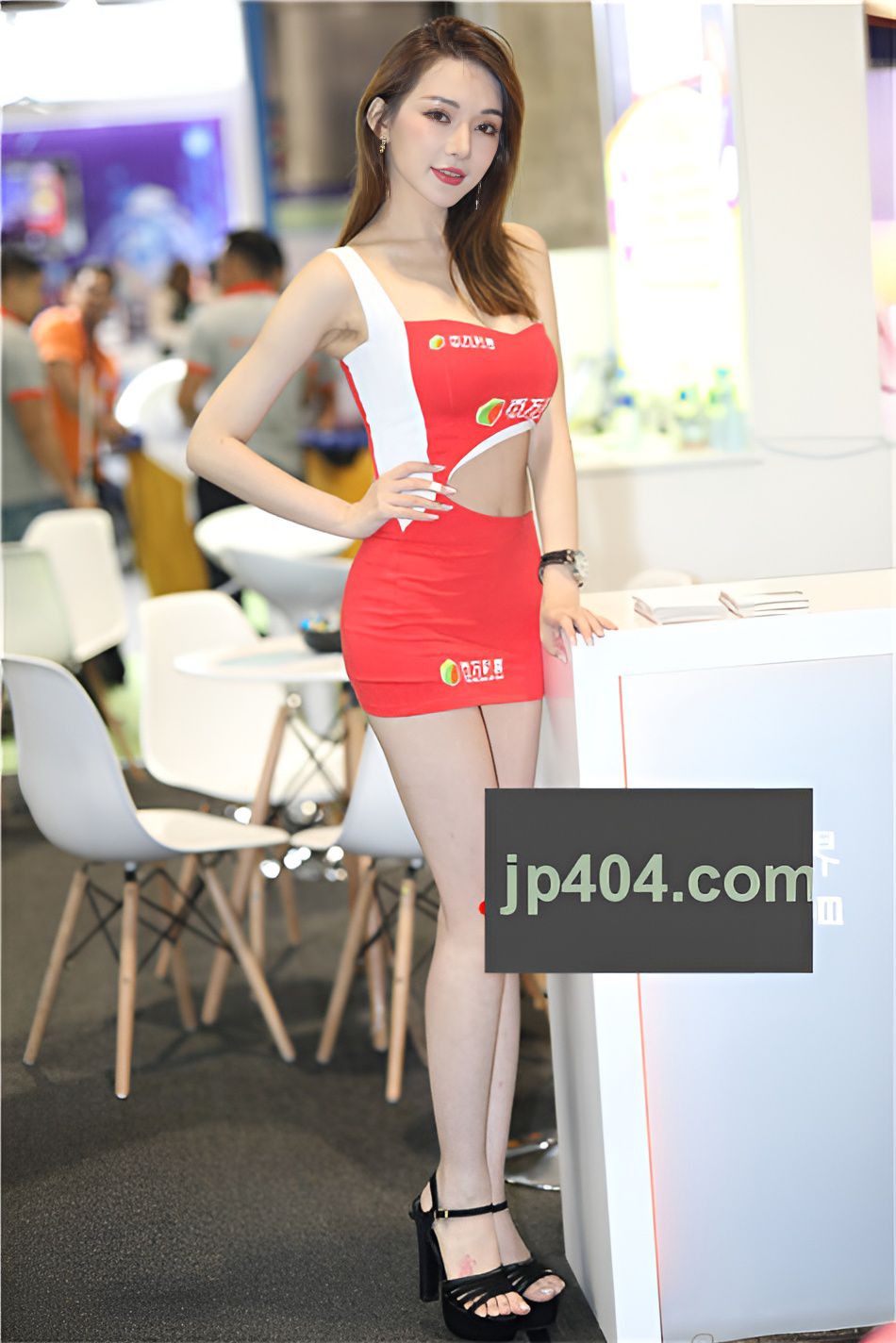 红裙长腿美模【套图+视频】