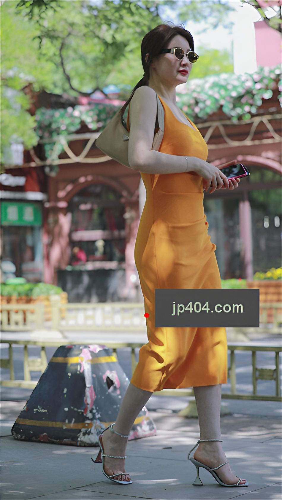 （视频）吊带连体裙美女[3.36G/MP4]