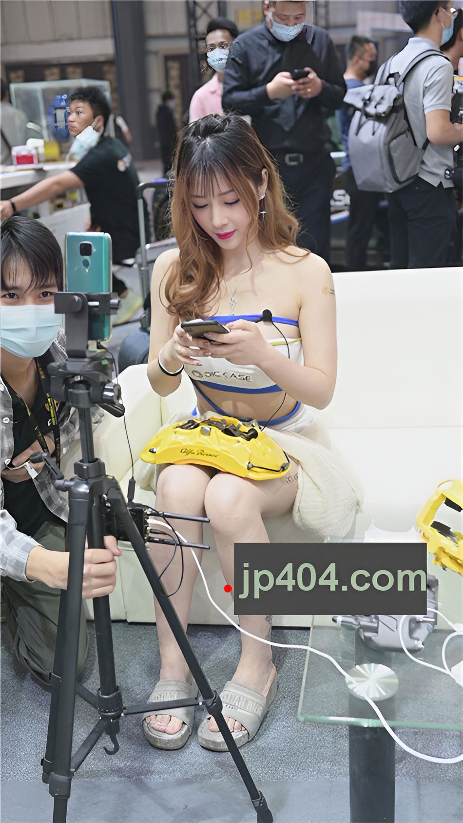 （视频）车展上在直播的小姐姐[1002M/MP4]