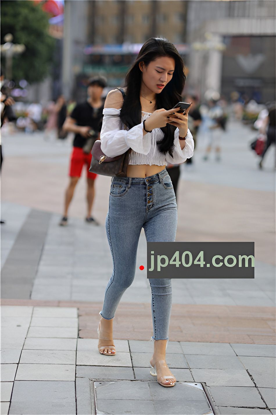 （套图）牛仔紧身美女(41P)[329M/JPG]