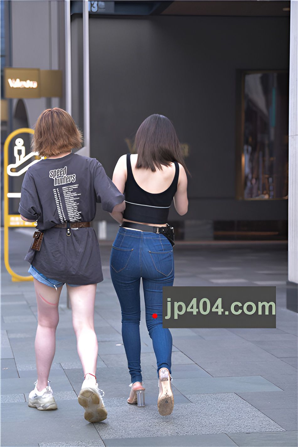 （套图）漂亮的牛仔紧身美女(61P)[1.08G/JPG]