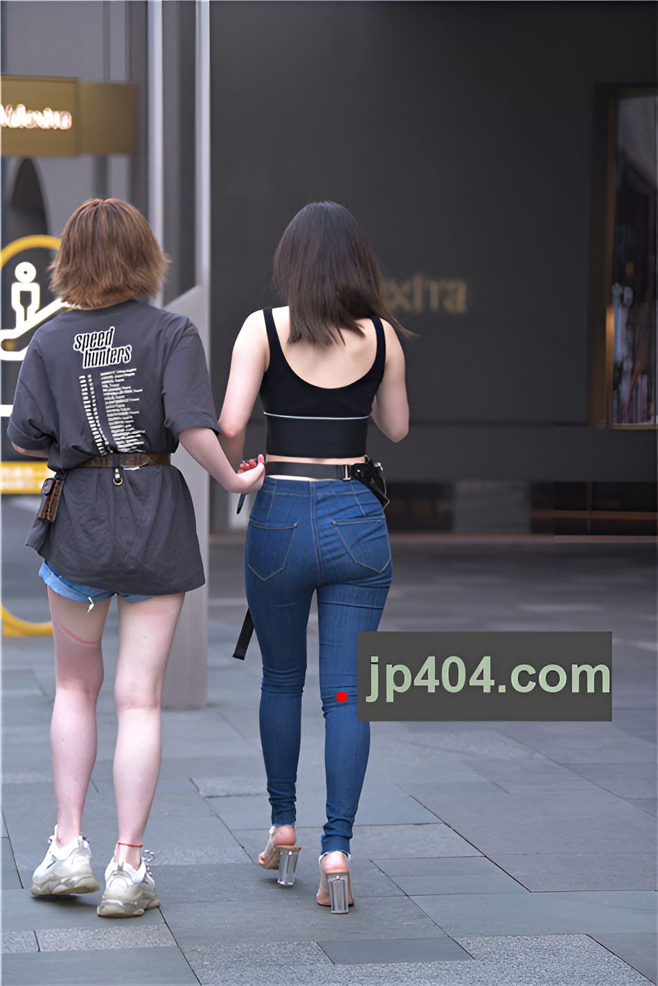 （套图）漂亮的牛仔紧身美女(61P)[1.08G/JPG]