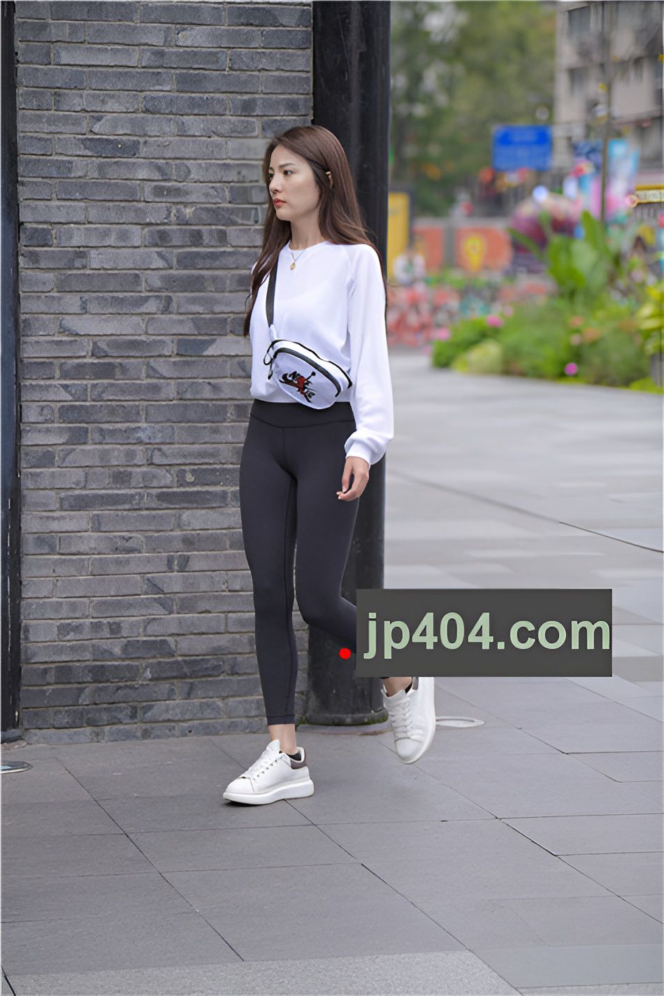 （套图）黑色瑜伽裤美女(56P)[817M/JPG]