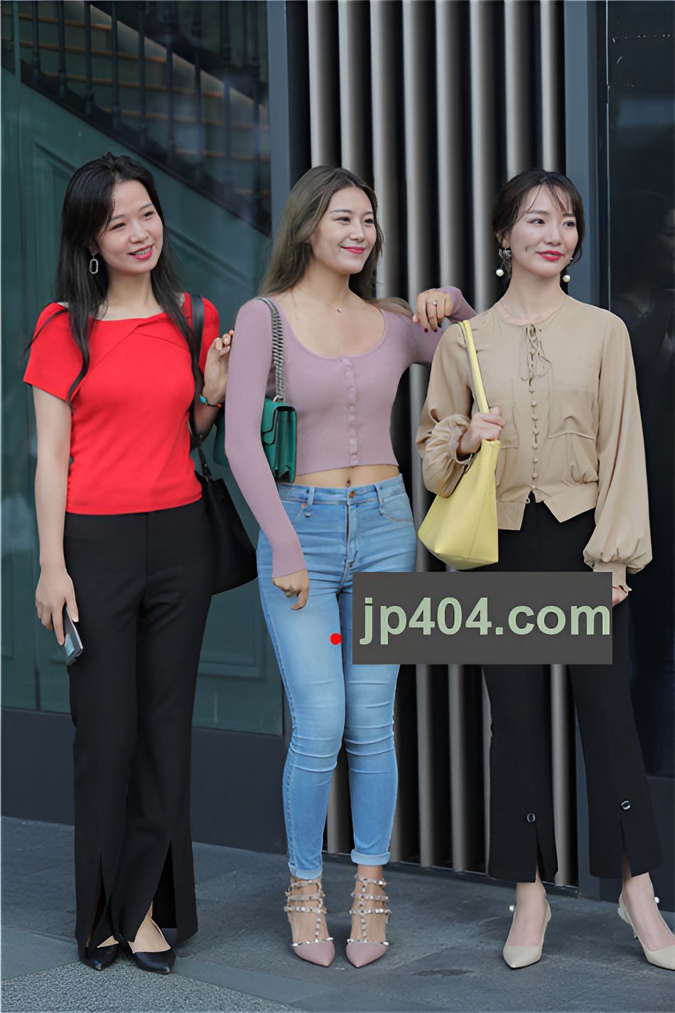 （套图）紧身牛仔美女(55P)[529M/JPG]