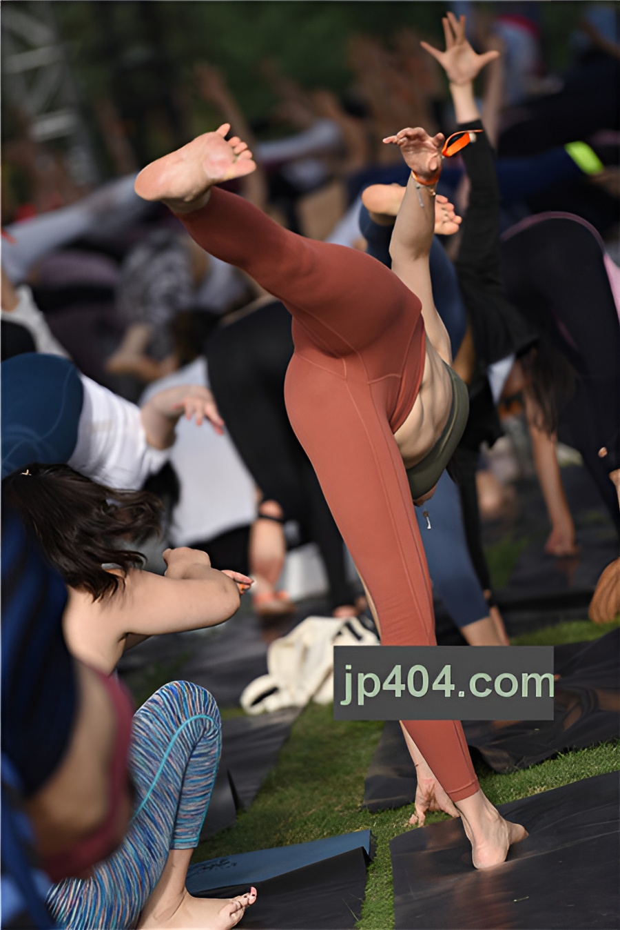 （套图）练瑜伽的极品好身材(63P)[872M/JPG]