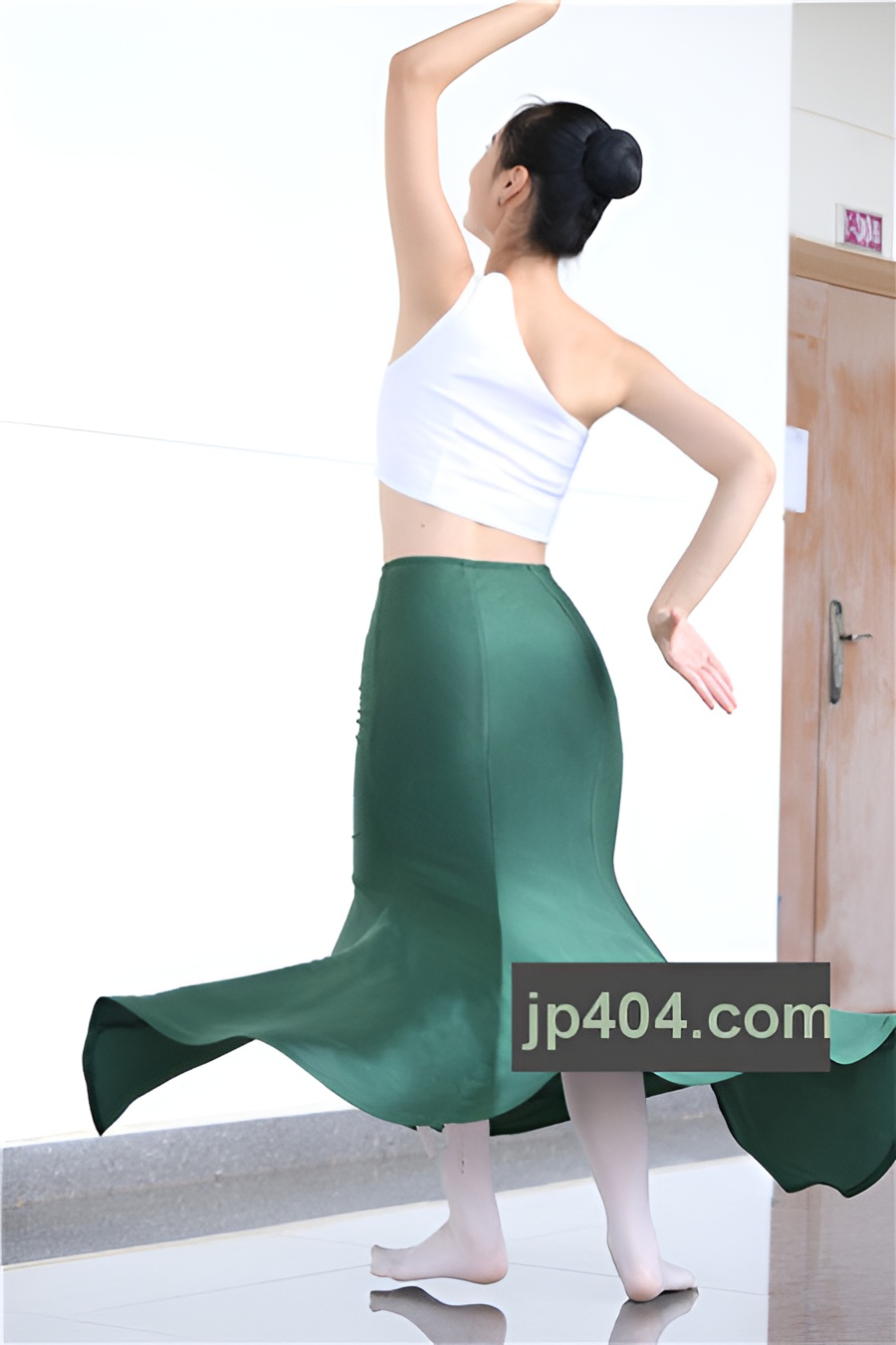 （套图）跳舞的女孩(141P)[854M/JPG]