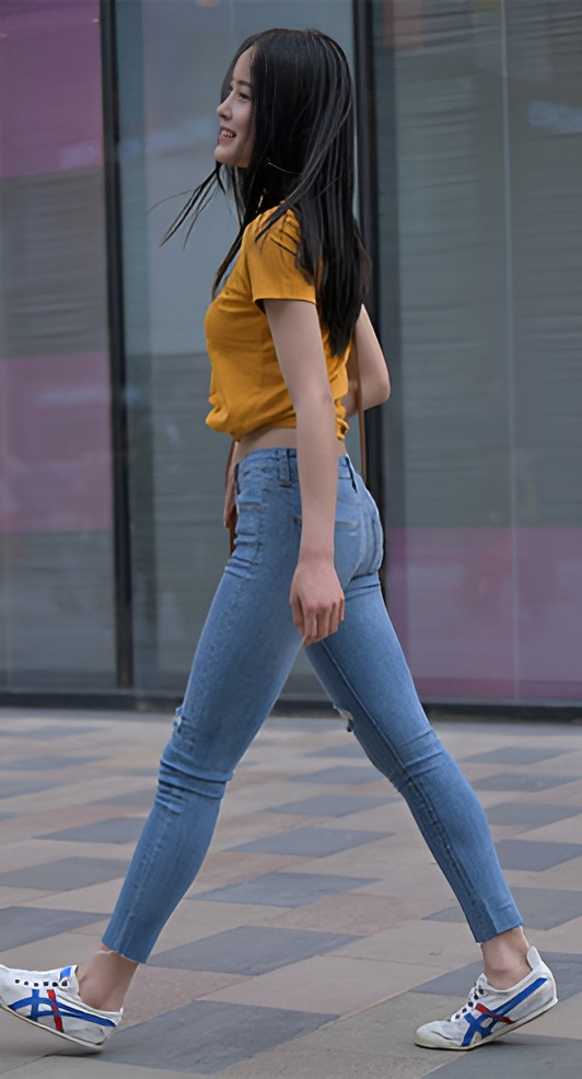 （套图）紧身牛仔裤小美女(85P)[1.01G/JPG]