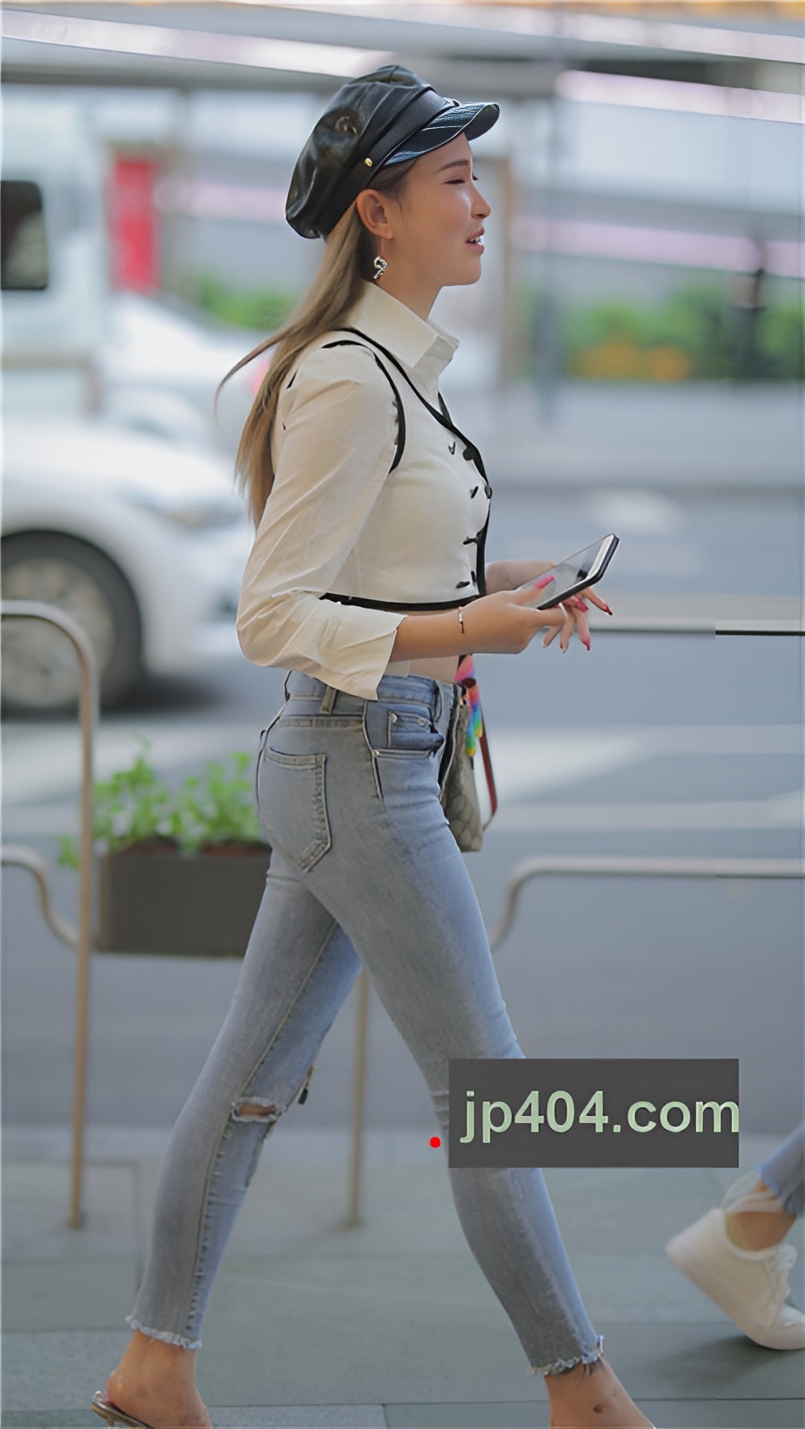 （视频）白嫩牛仔紧身裤小姐姐[275M/MP4]