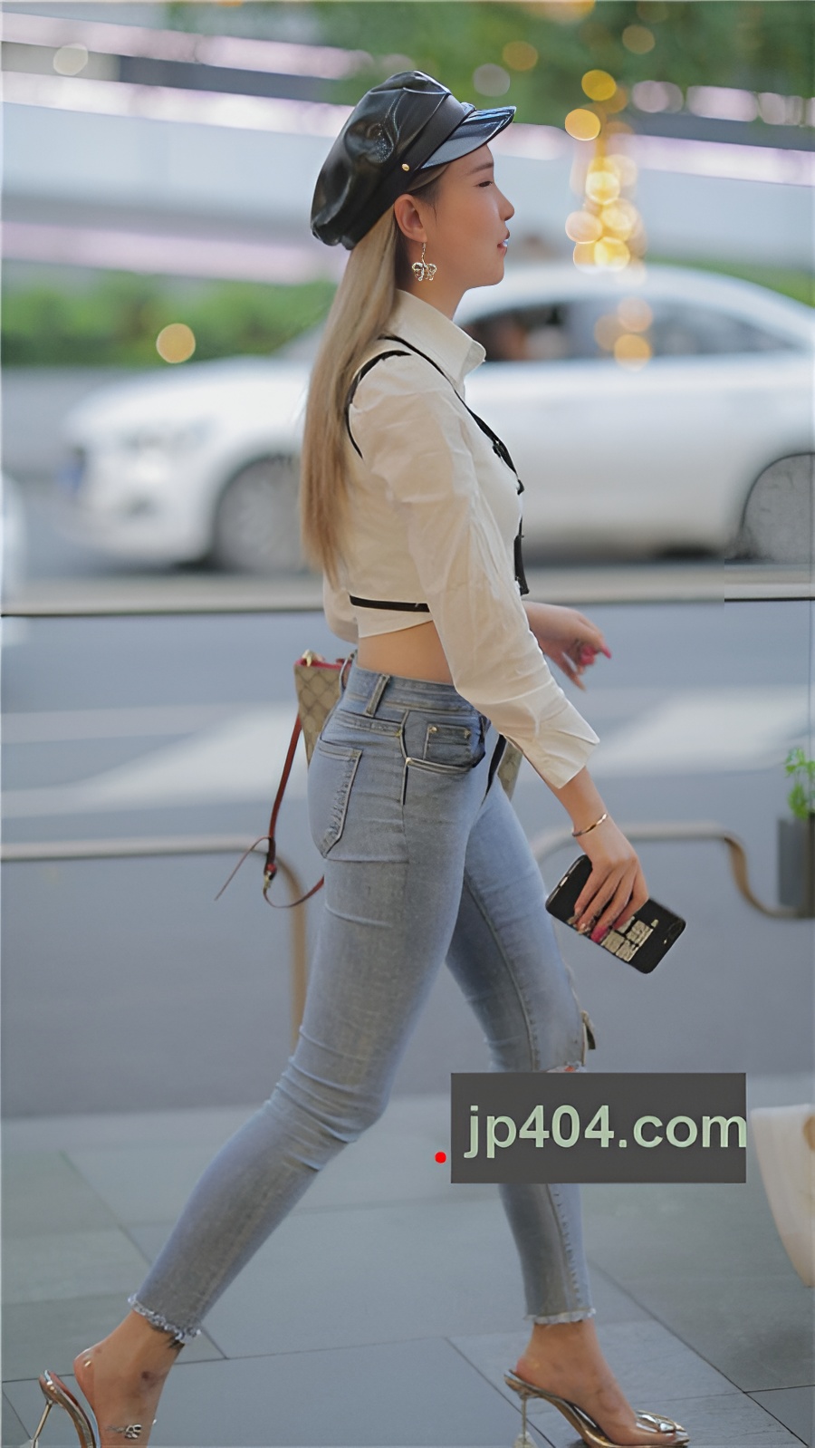 （视频）白嫩牛仔紧身裤小姐姐[275M/MP4]