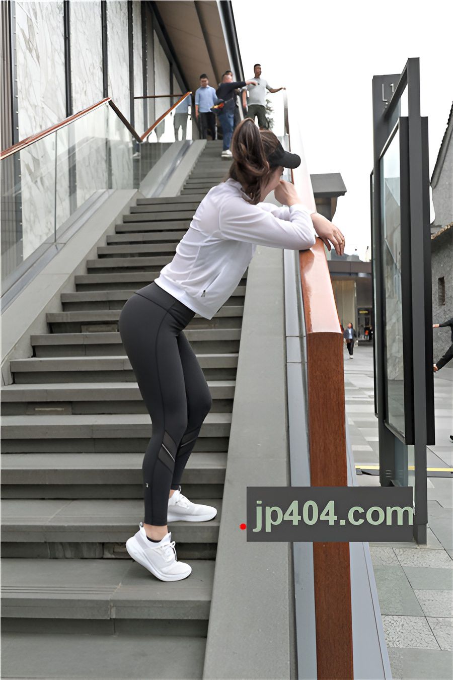 （套图）黑丝紧身裤美女小姐姐(52P)[794M/JPG]