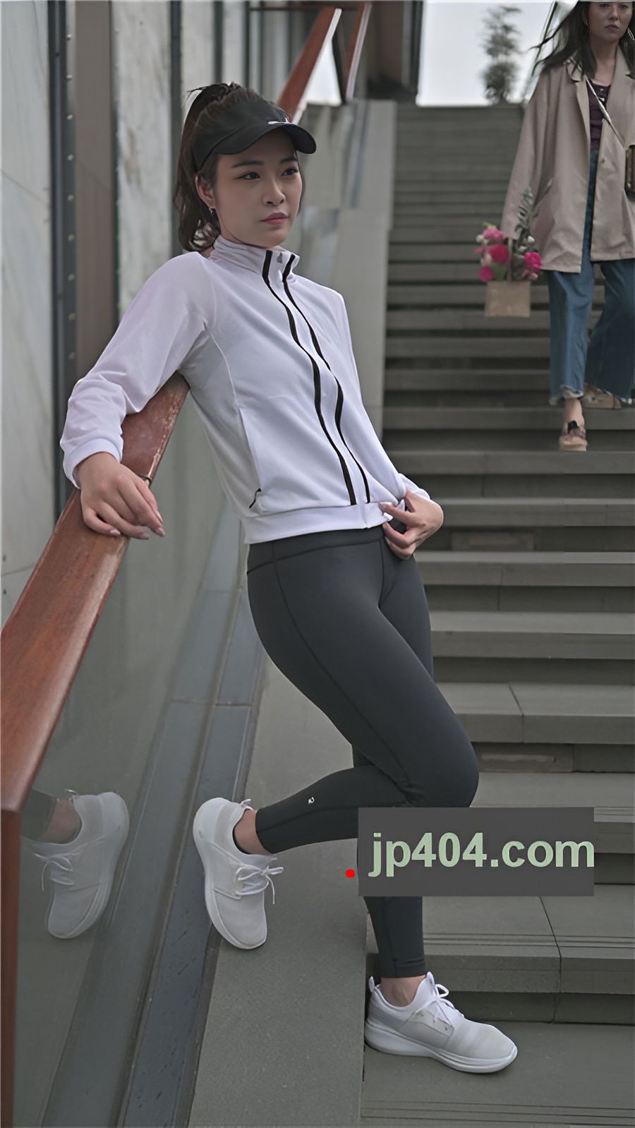 （视频）黑丝紧身裤美女小姐姐[357M/MP4]