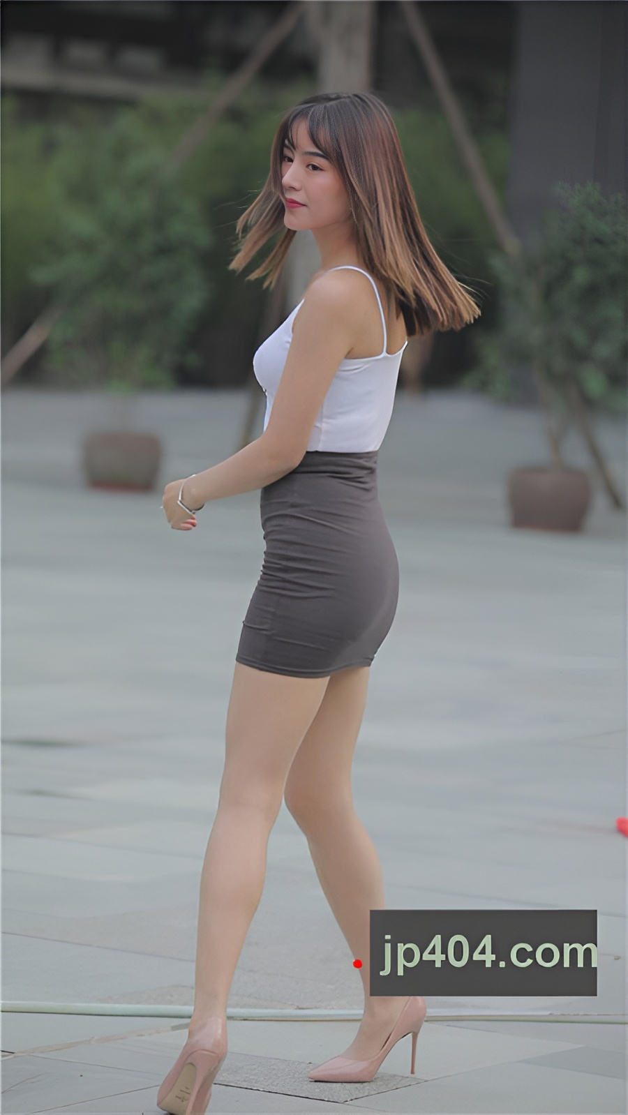 （视频）蜜桃包臀裙美女[809M/MP4]