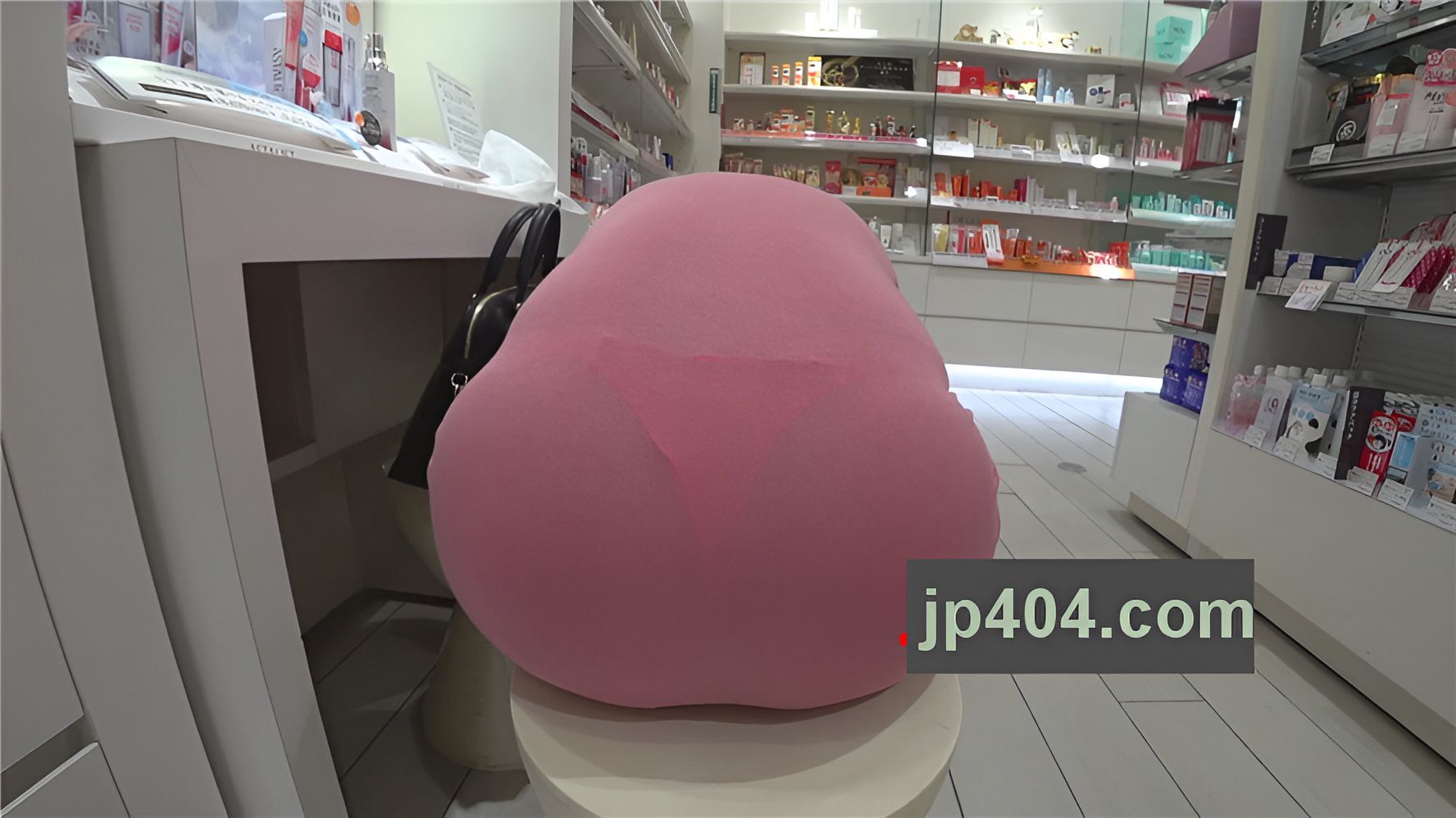 红色连体紧身包屯美女[1.39G/MP4]