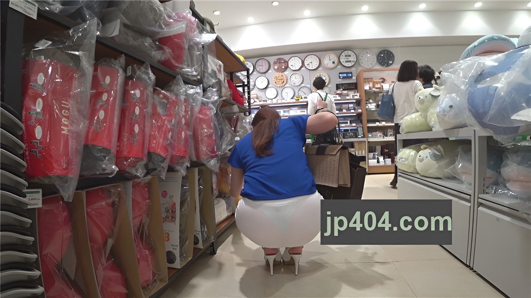 蓝色上衣白色包臀裙[1.38G/MP4]