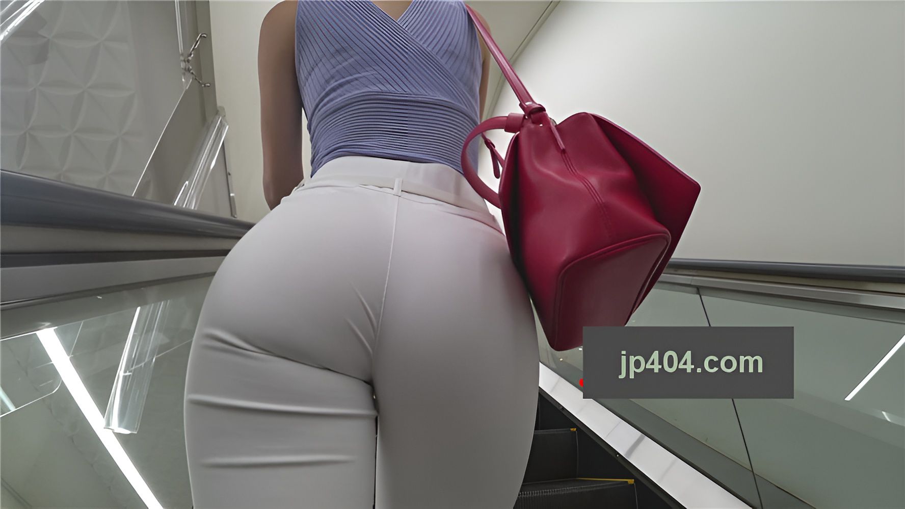 白色紧身裤美眉[1.45G/MP4]