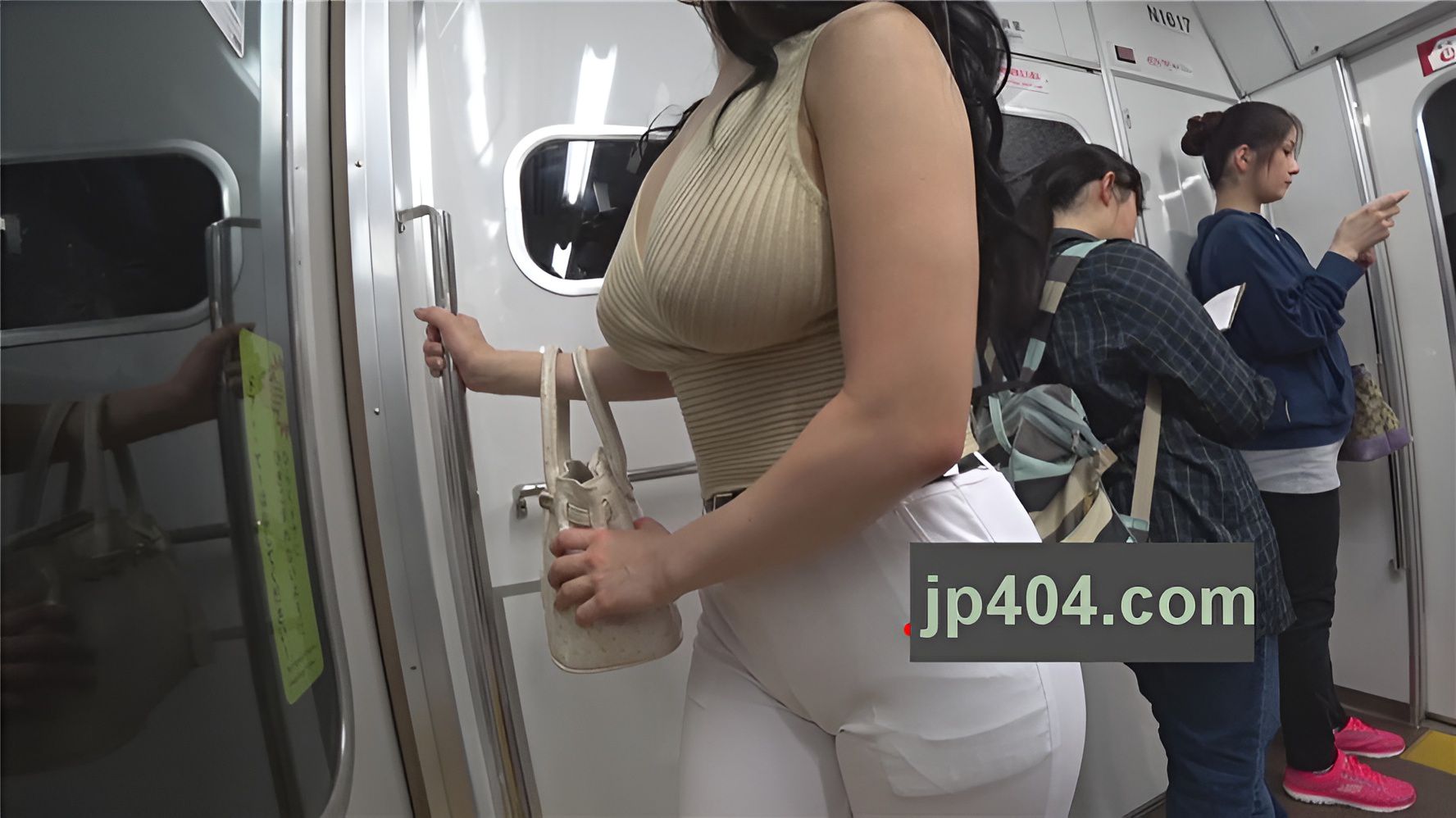 白裤紧身翘屯美女[1.43G/MP4]