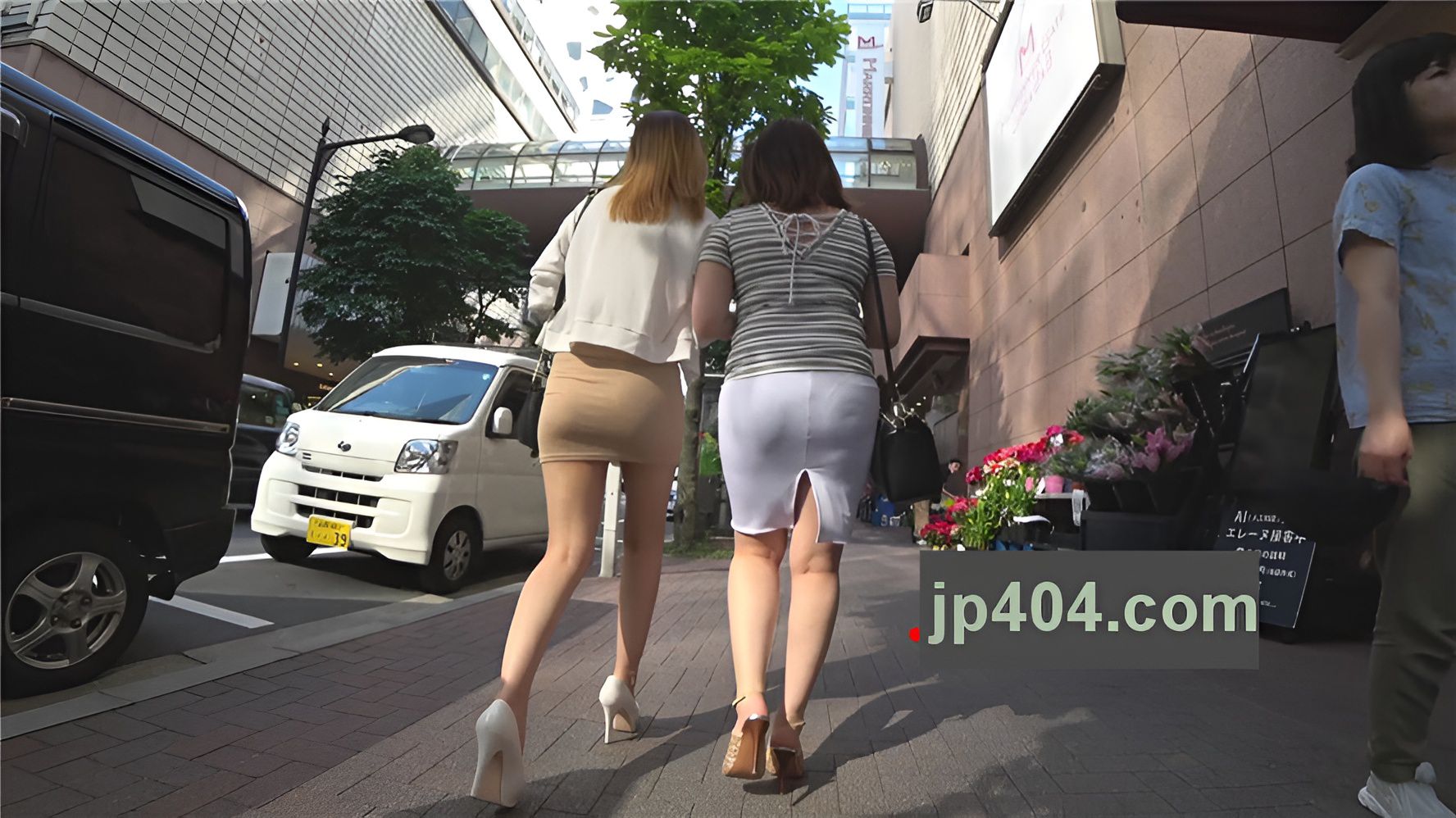 两个包臀裙美眉[1.41G/MP4]