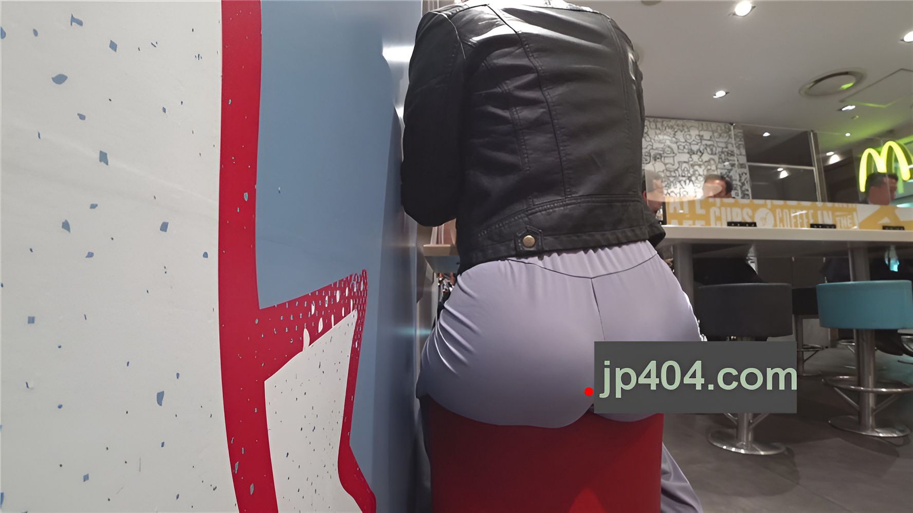 灰色休闲长裤美眉[1.39G/MP4]