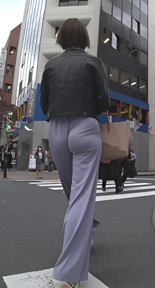 灰色休闲长裤美眉[1.39G/MP4]