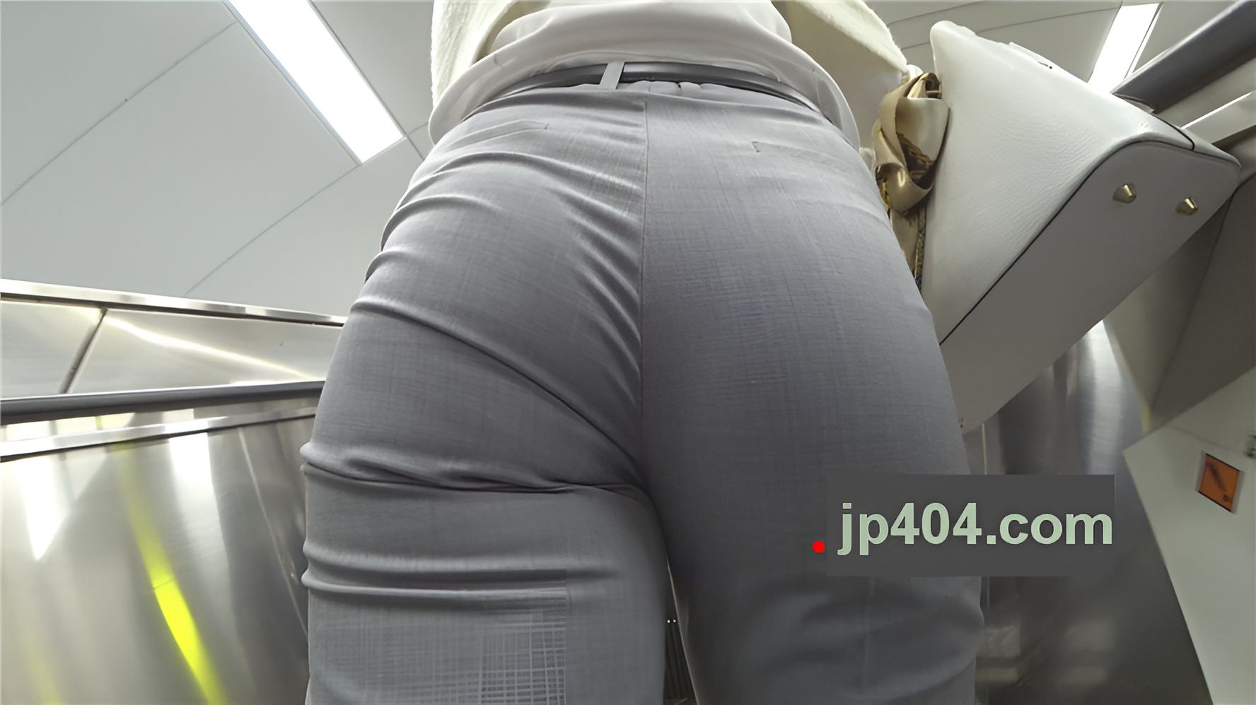 灰色西裤翘屯OL[1.31G/MP4]