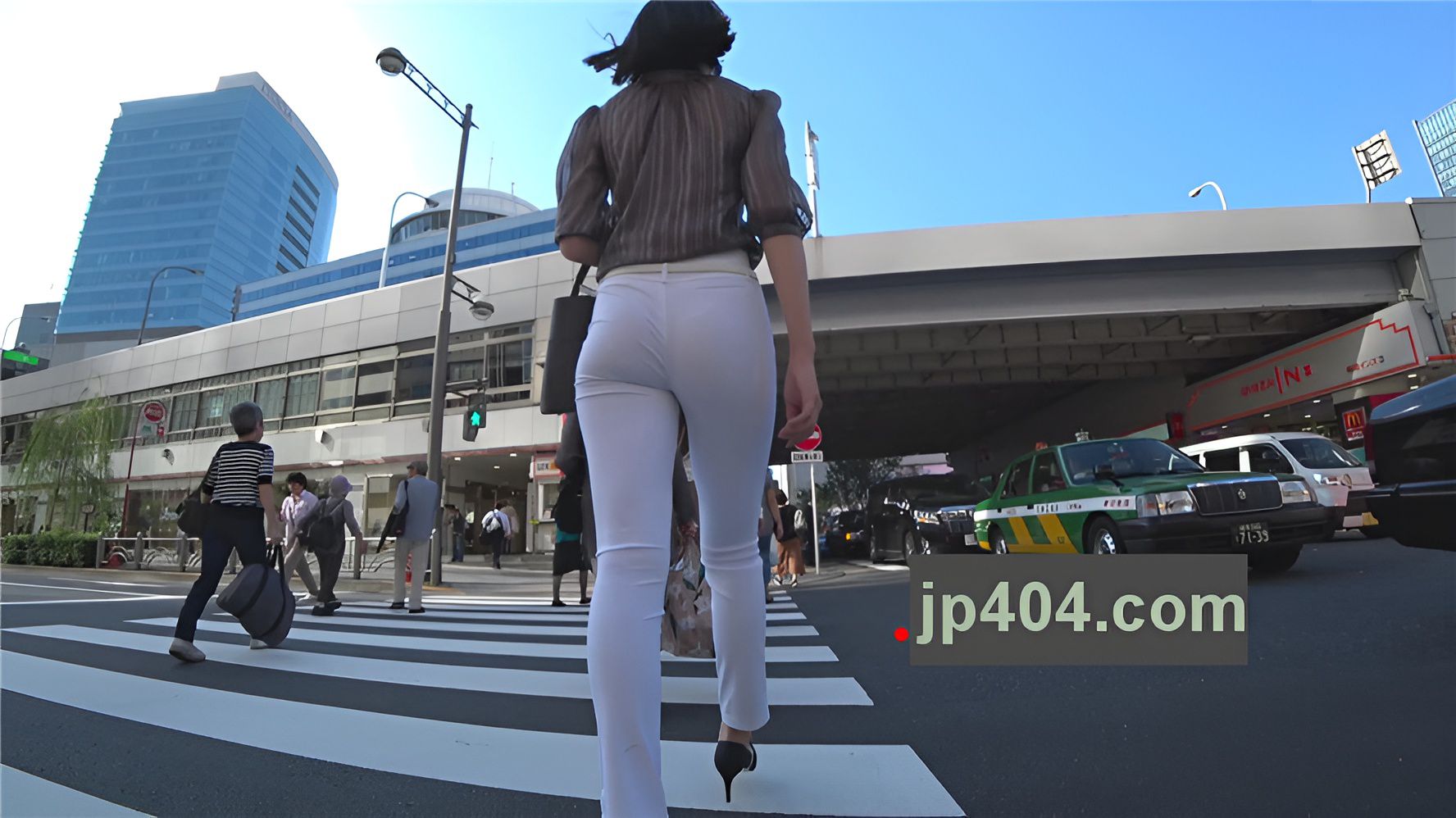 紧身白裤长腿OL[1.32G/MP4]