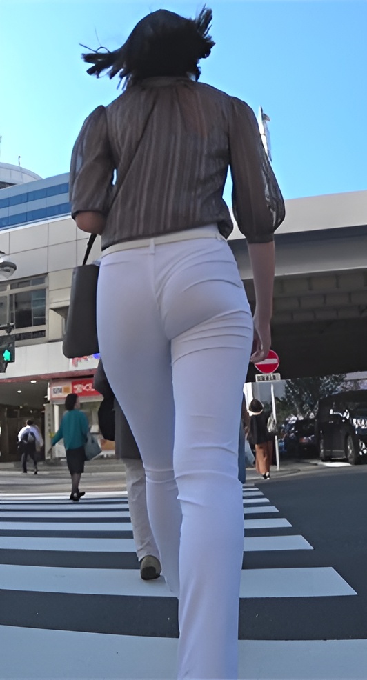 紧身白裤长腿OL[1.32G/MP4]