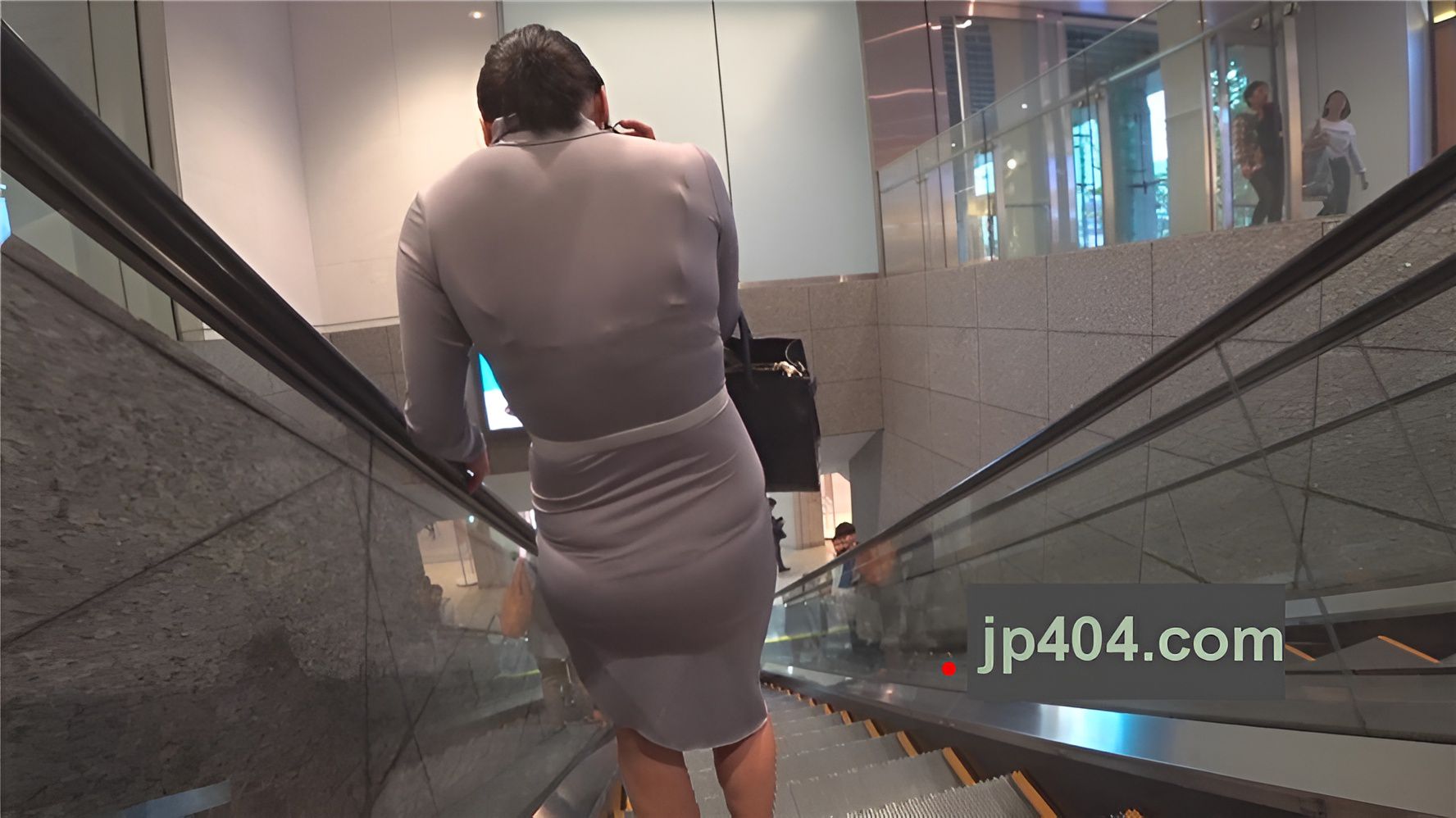 灰色包屯连体裙OL[1.35G/MP4]