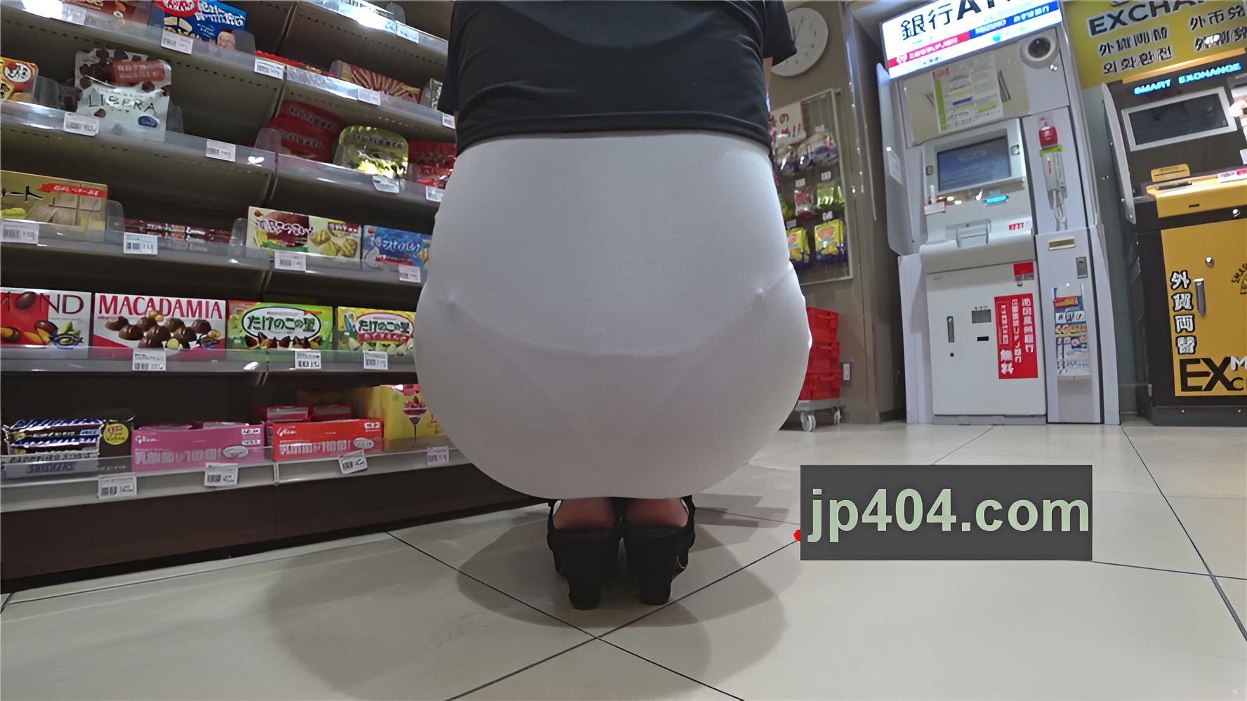 白色紧身包屯裙美女[1.13G/MP4]