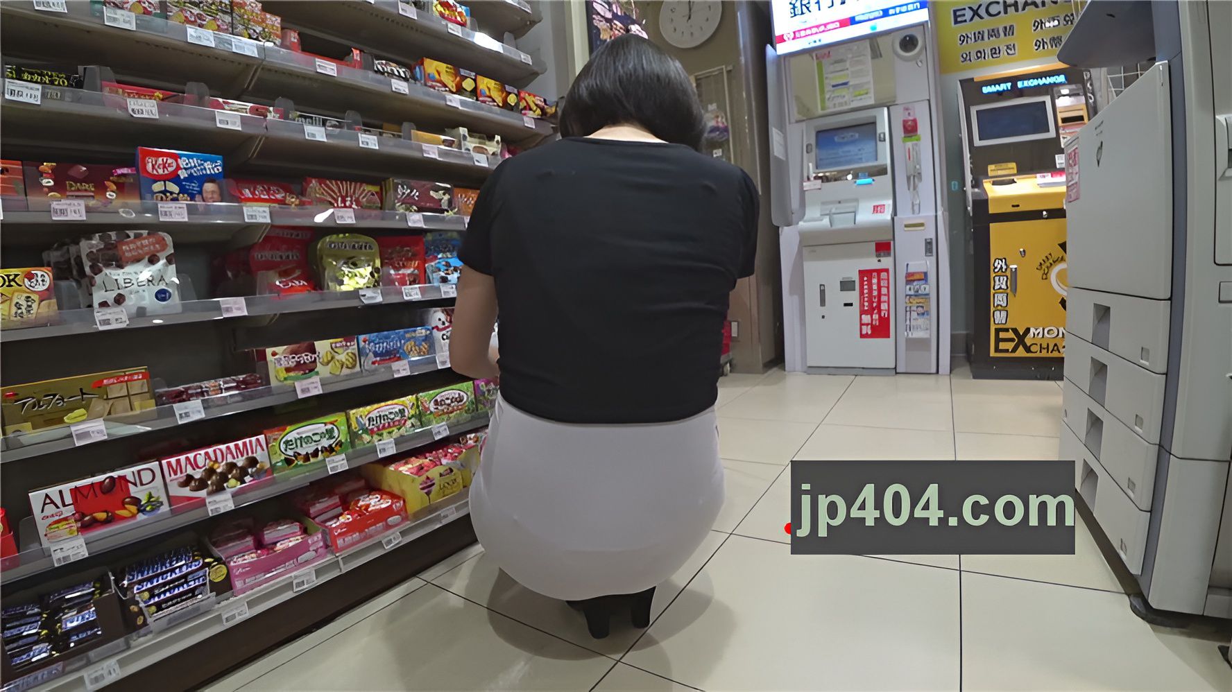 白色紧身包屯裙美女[1.13G/MP4]