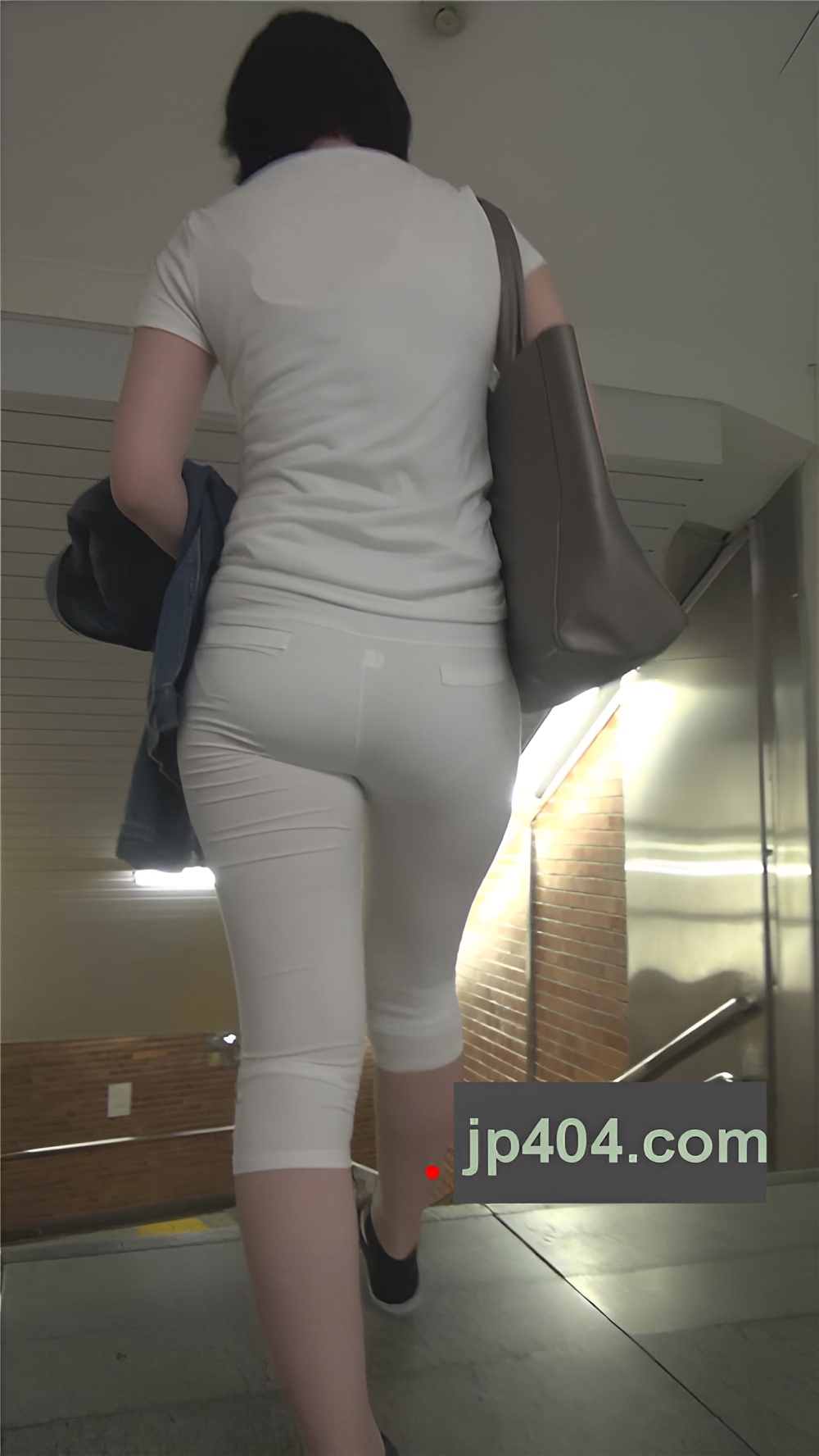 白色紧身饱满妹子[1G/MP4]