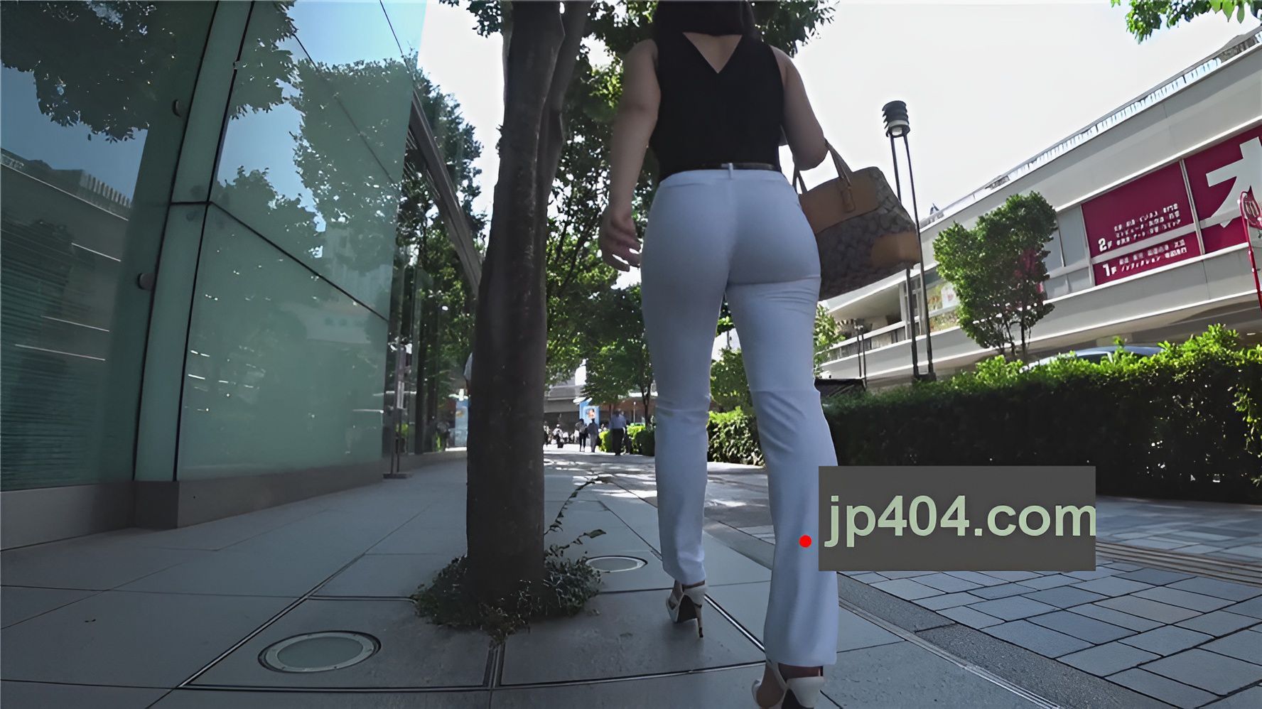 黑衣白紧裤丰腴美眉[1.44G/MP4]