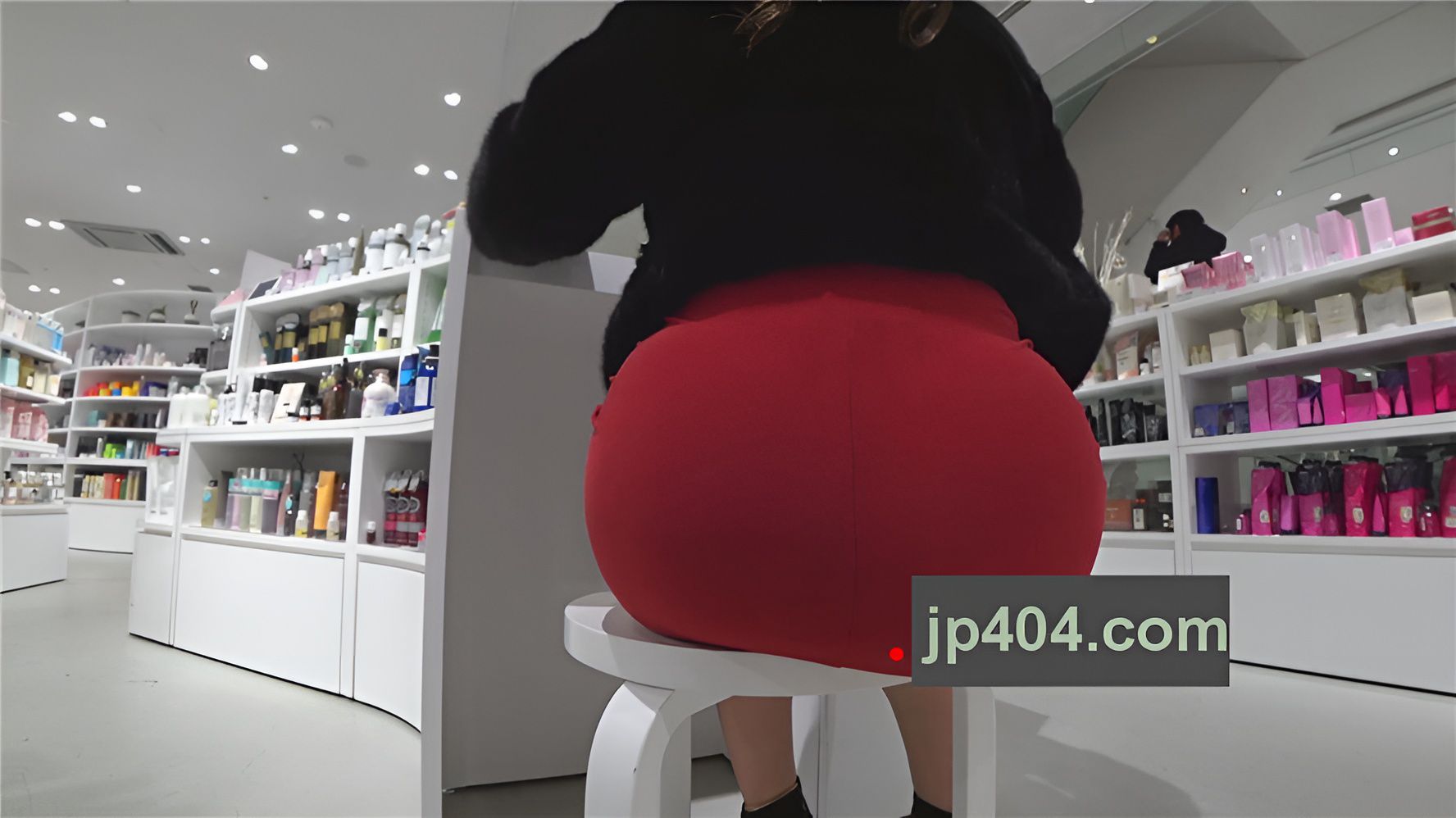 红色包臀紧身短裙[1.37G/MP4]