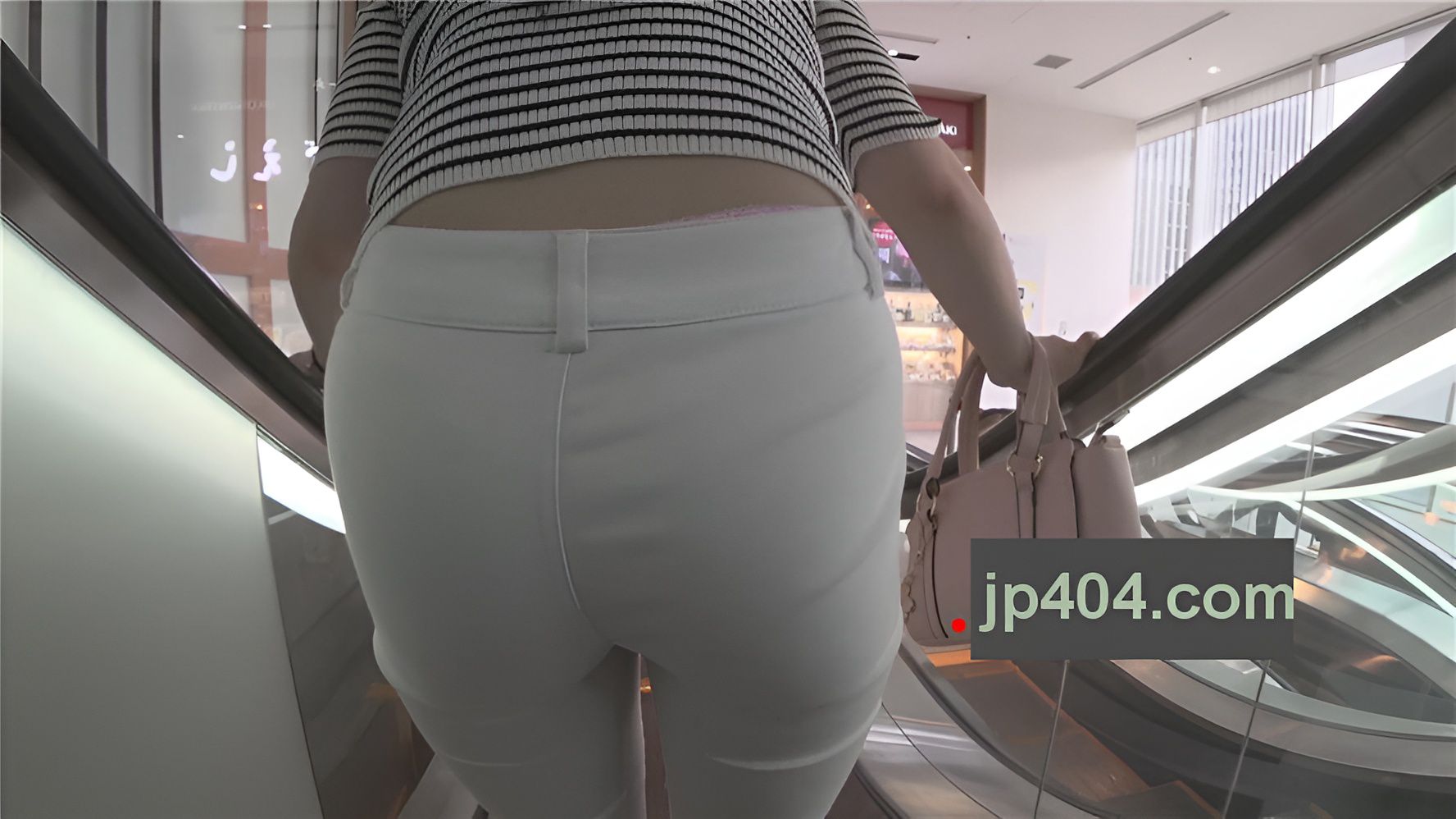 紧身白裤高跟极品饱满圆润[1.24G/MP4]