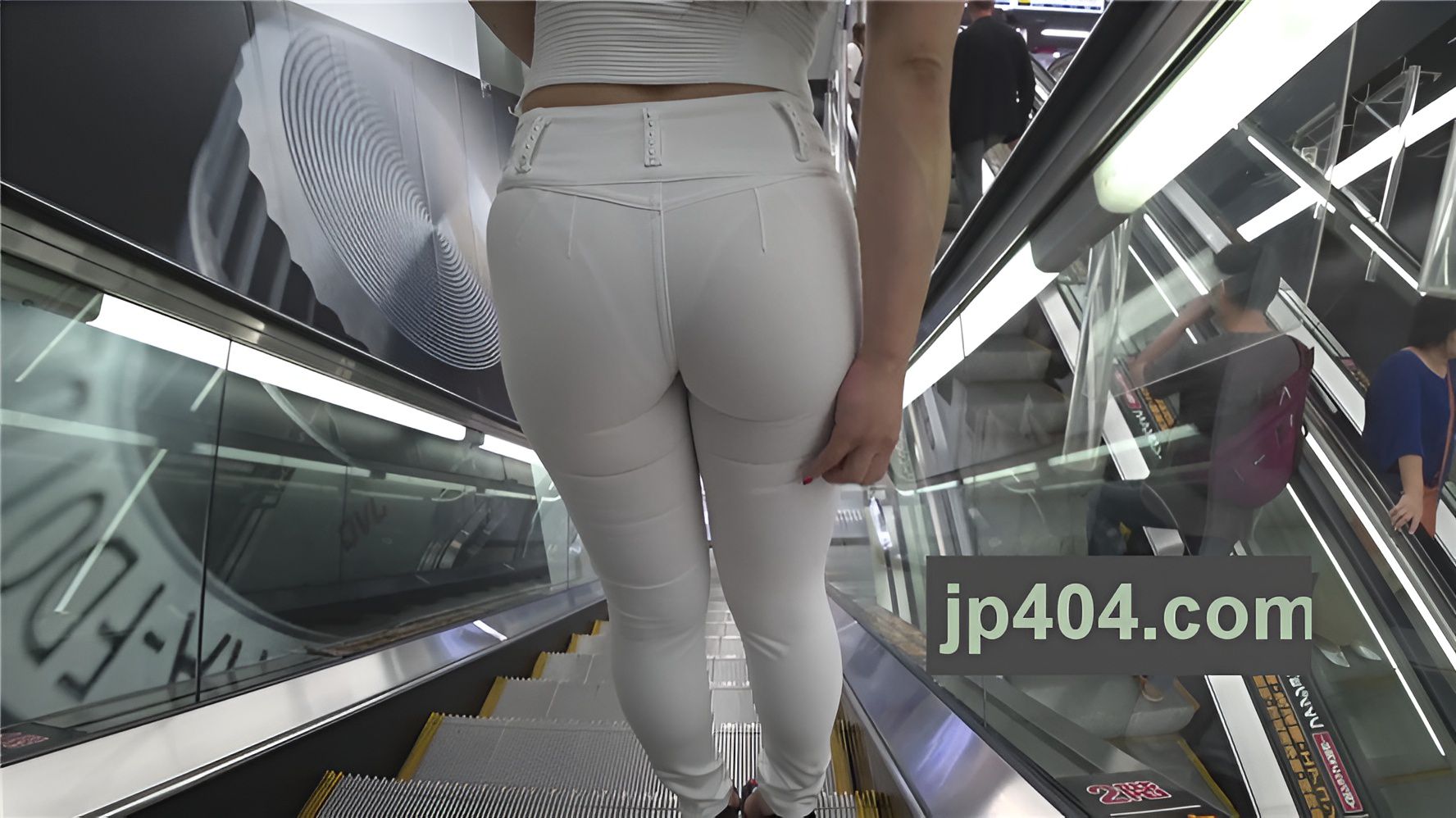 紧绷白裤OL少妇[1.1G/MP4]