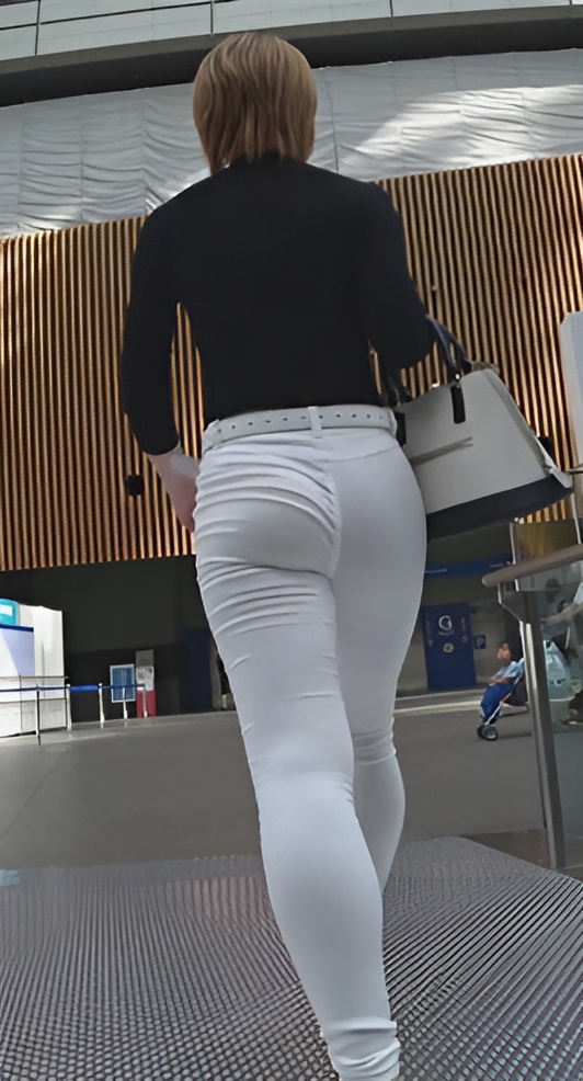 白色破洞紧身裤高跟OL[1.39G/MP4]