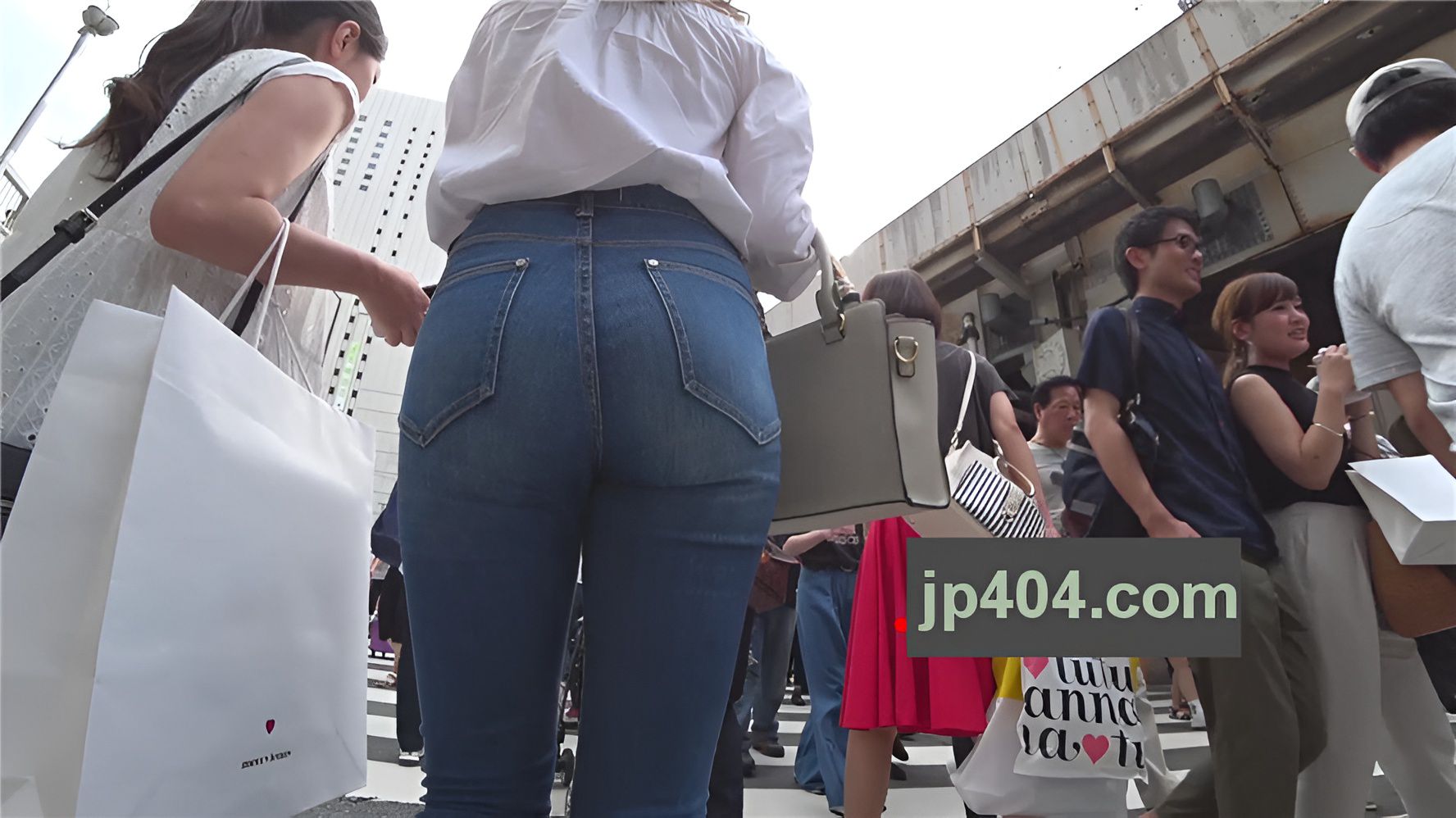 紧身牛仔裤小姐姐[889M/MP4]