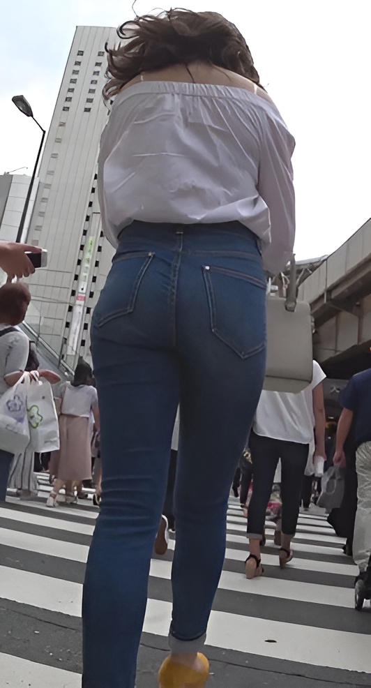 紧身牛仔裤小姐姐[889M/MP4]