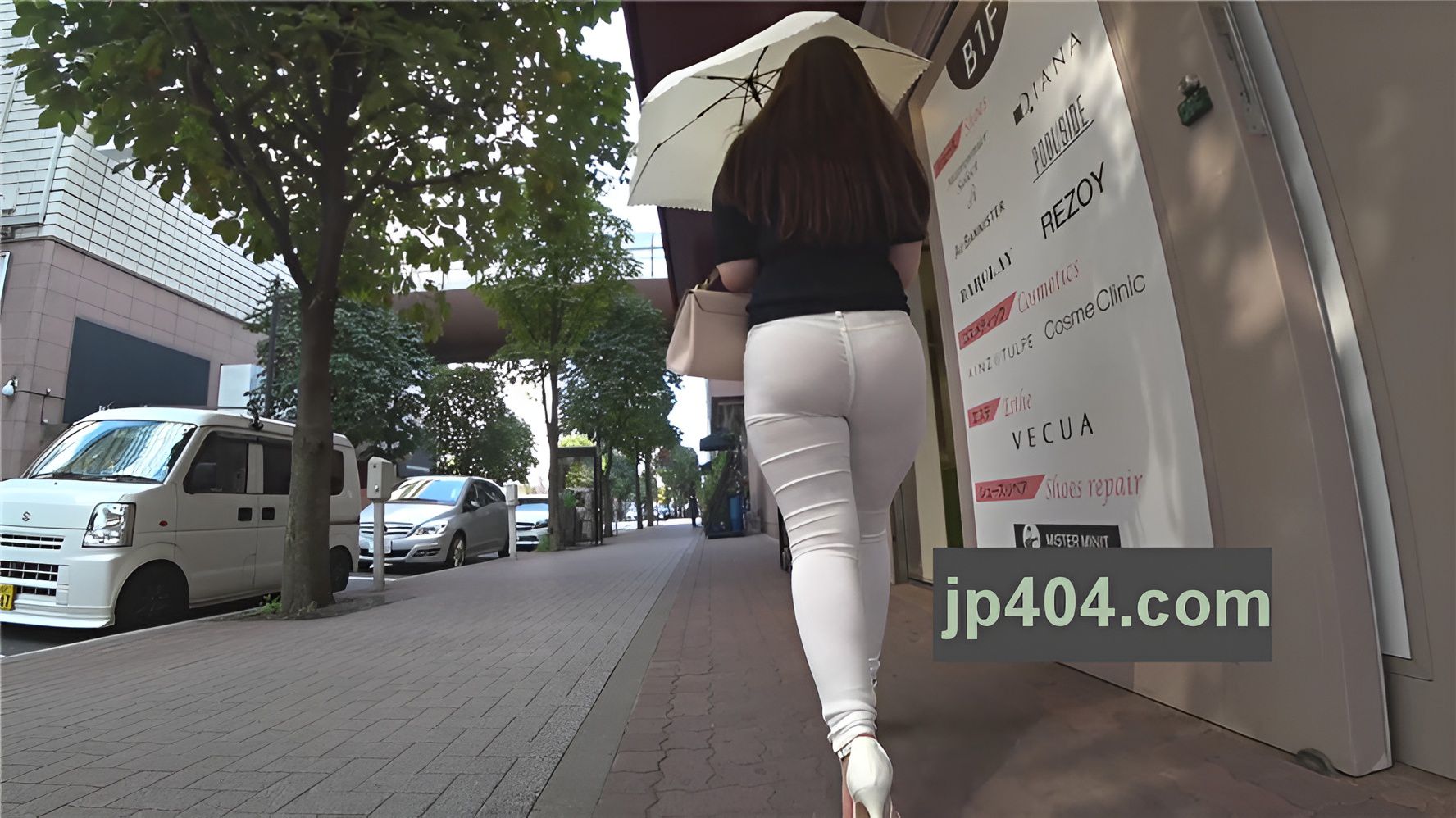 紧身白裤饱满圆润OL美眉[1.45G/MP4]