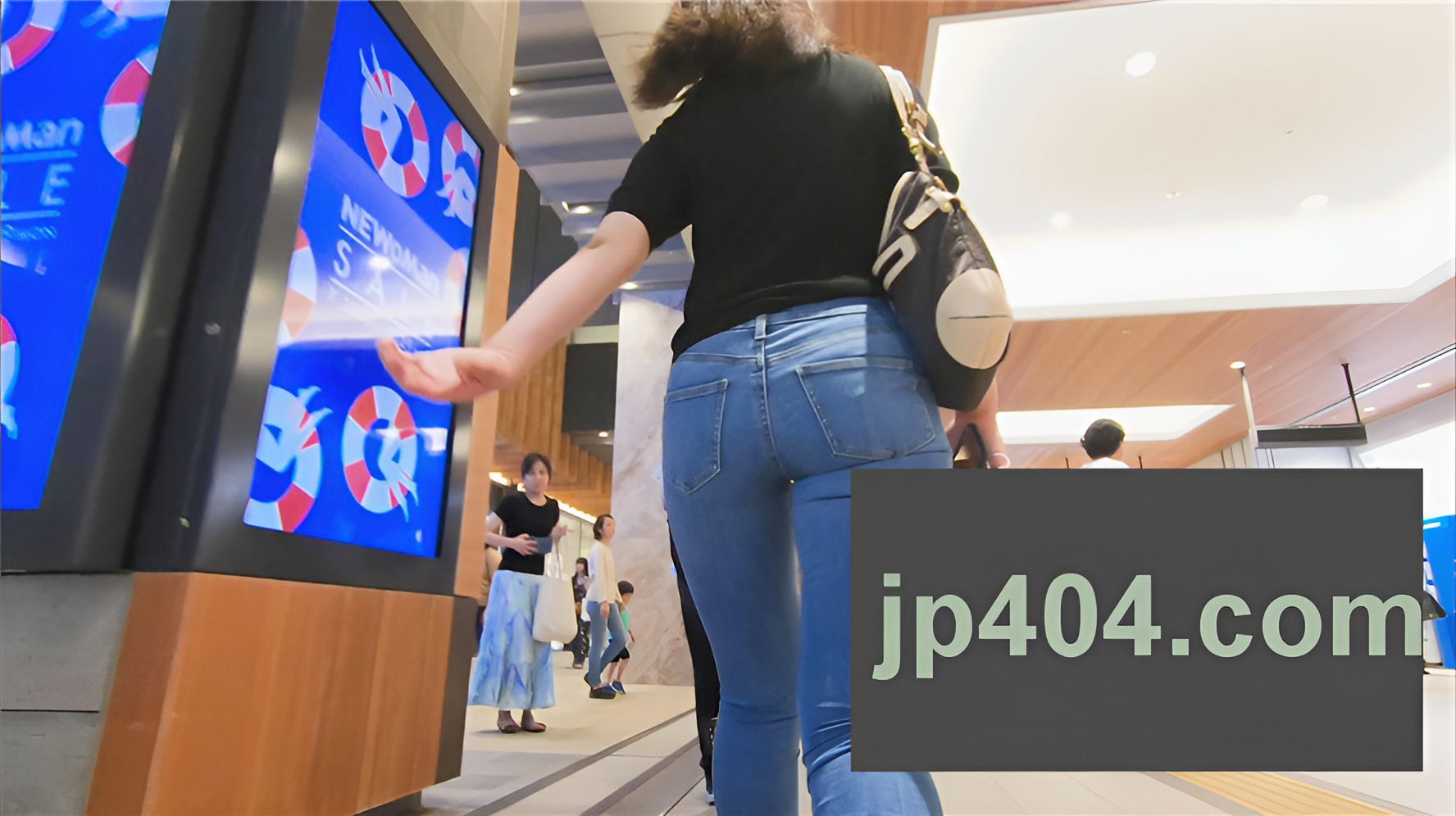 牛仔裤细腿圆翘屯[1.25G/MP4]