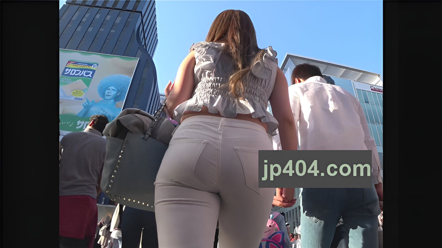 白色紧身牛仔裤极品圆润翘屯[920M/MP4]