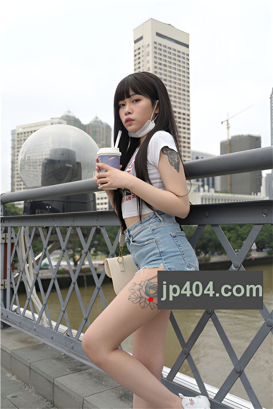 长发热裤月牙妹子【套图+视频】