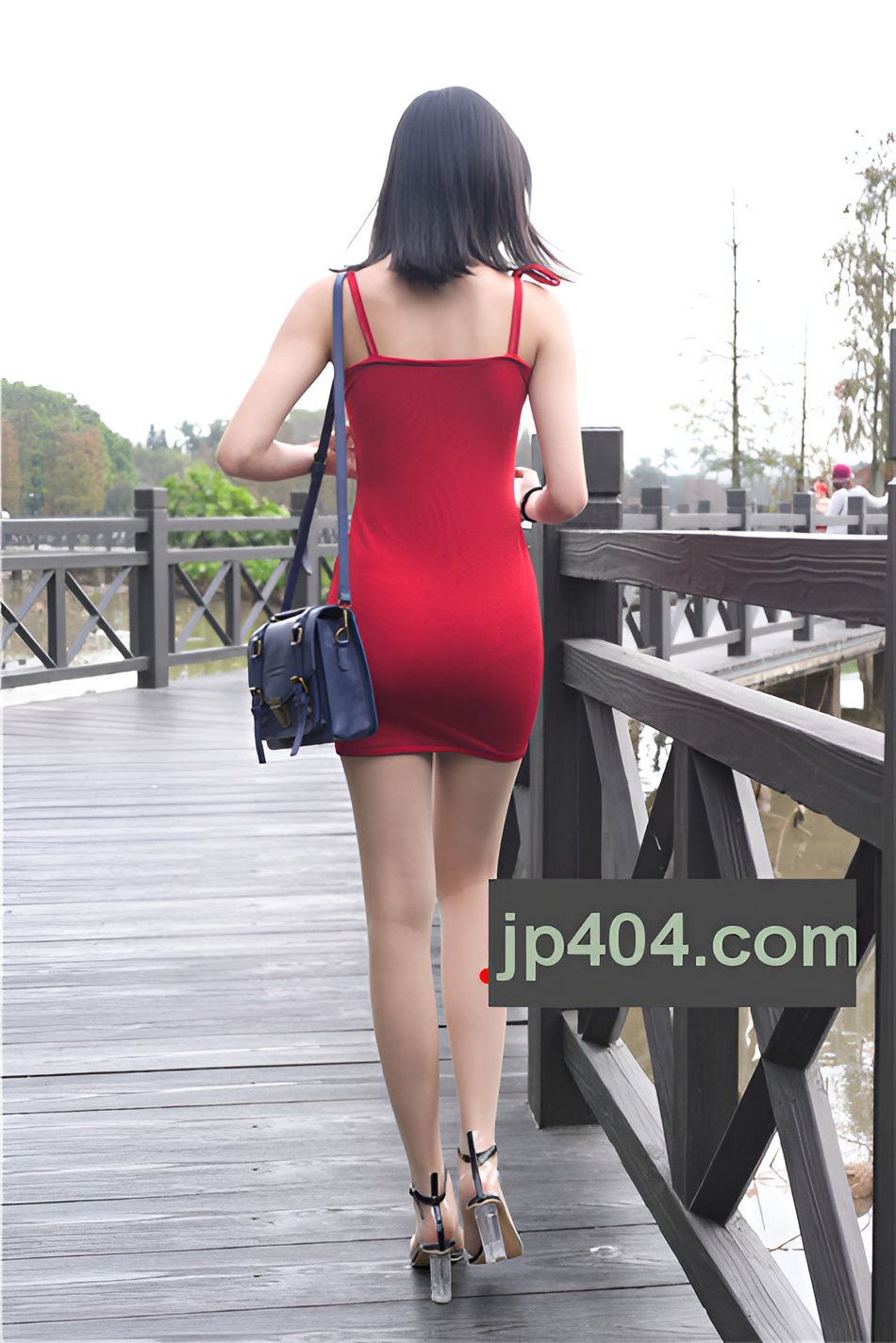 红色吊带肉丝连体裙【套图+视频】