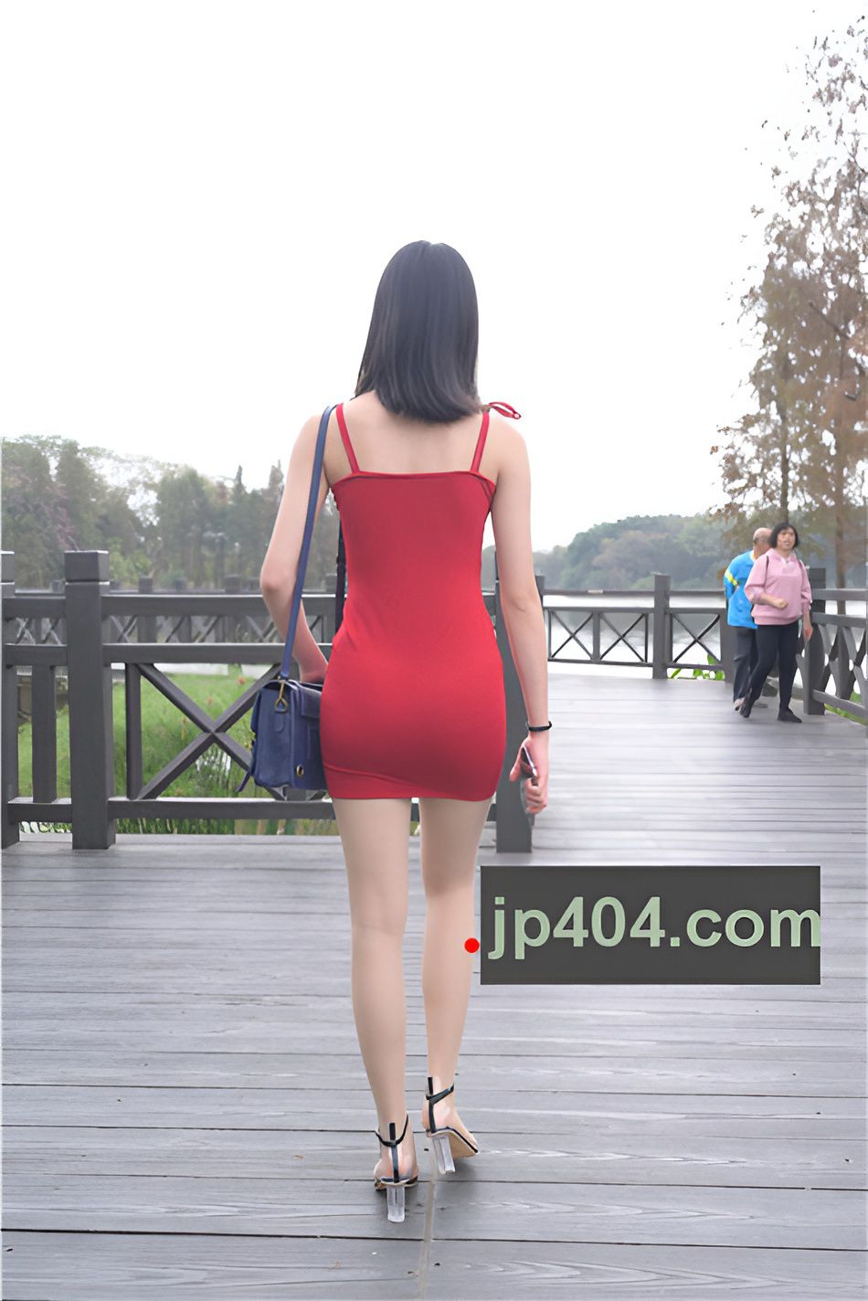 红色吊带肉丝连体裙【套图+视频】