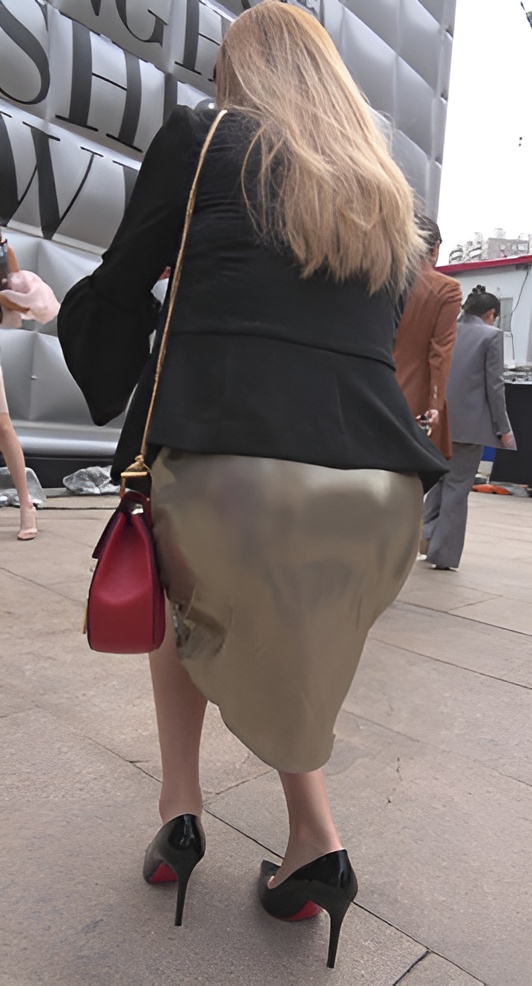 两个一直在拍照的美女小姐姐[1.71G/MP4]