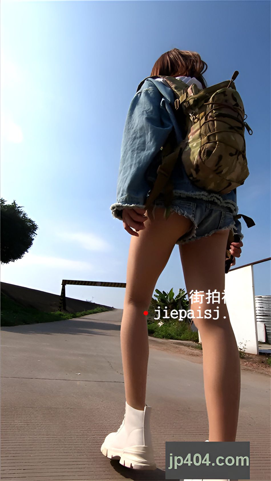 （视频）牛仔短裤小妹[1.05G/MP4]